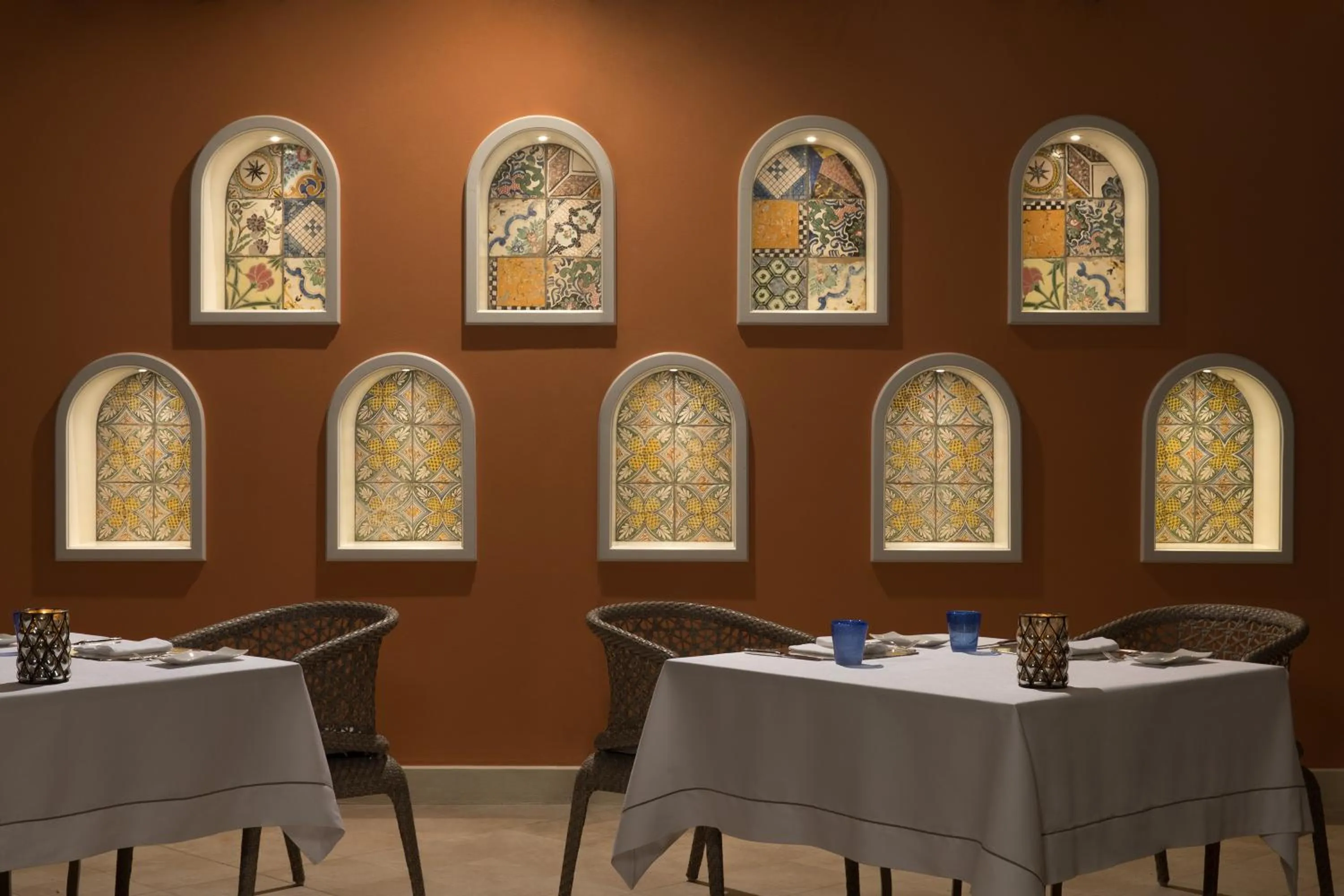 Restaurant/places to eat in Grand Hotel Royal