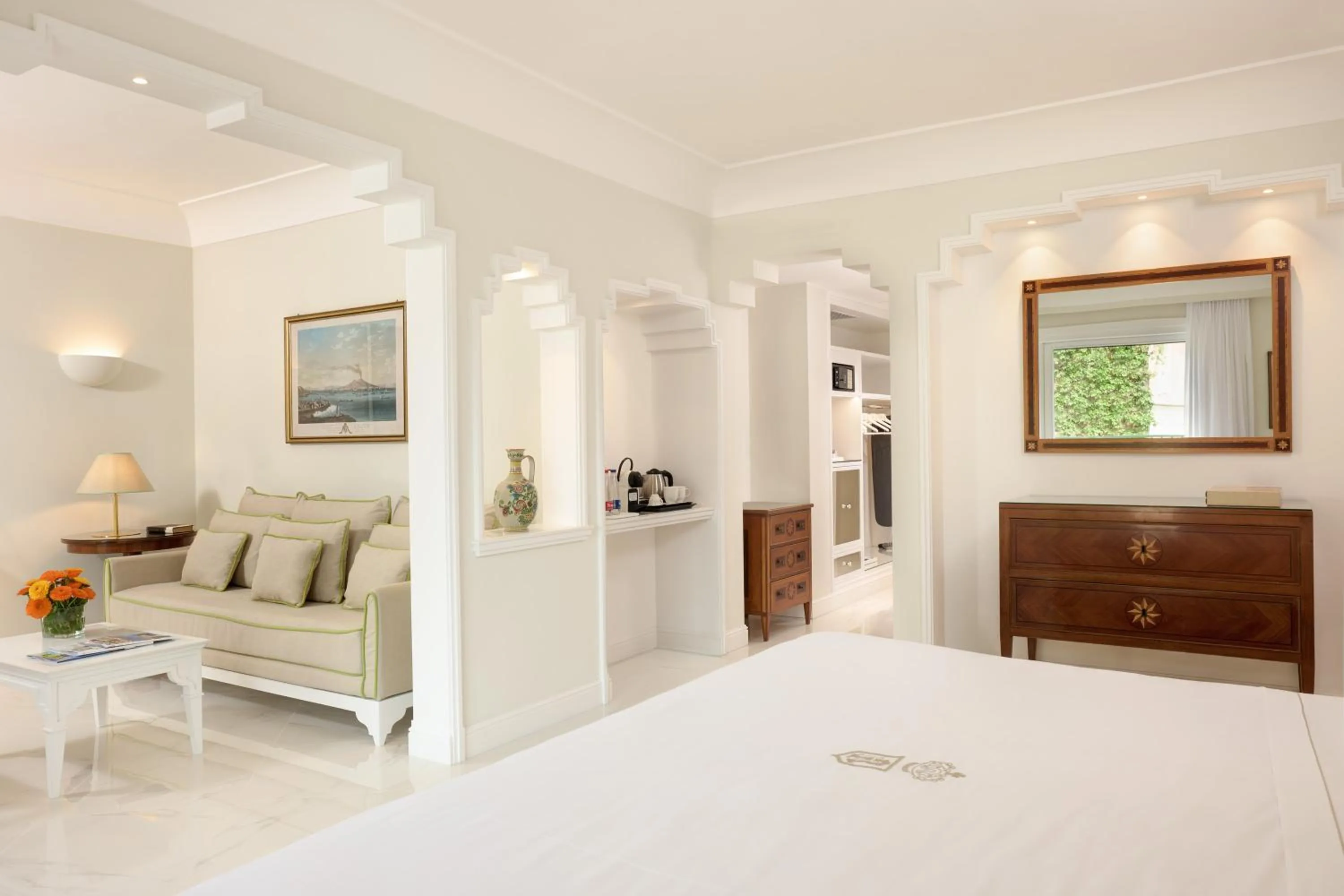 Living room, Bed in Grand Hotel Royal