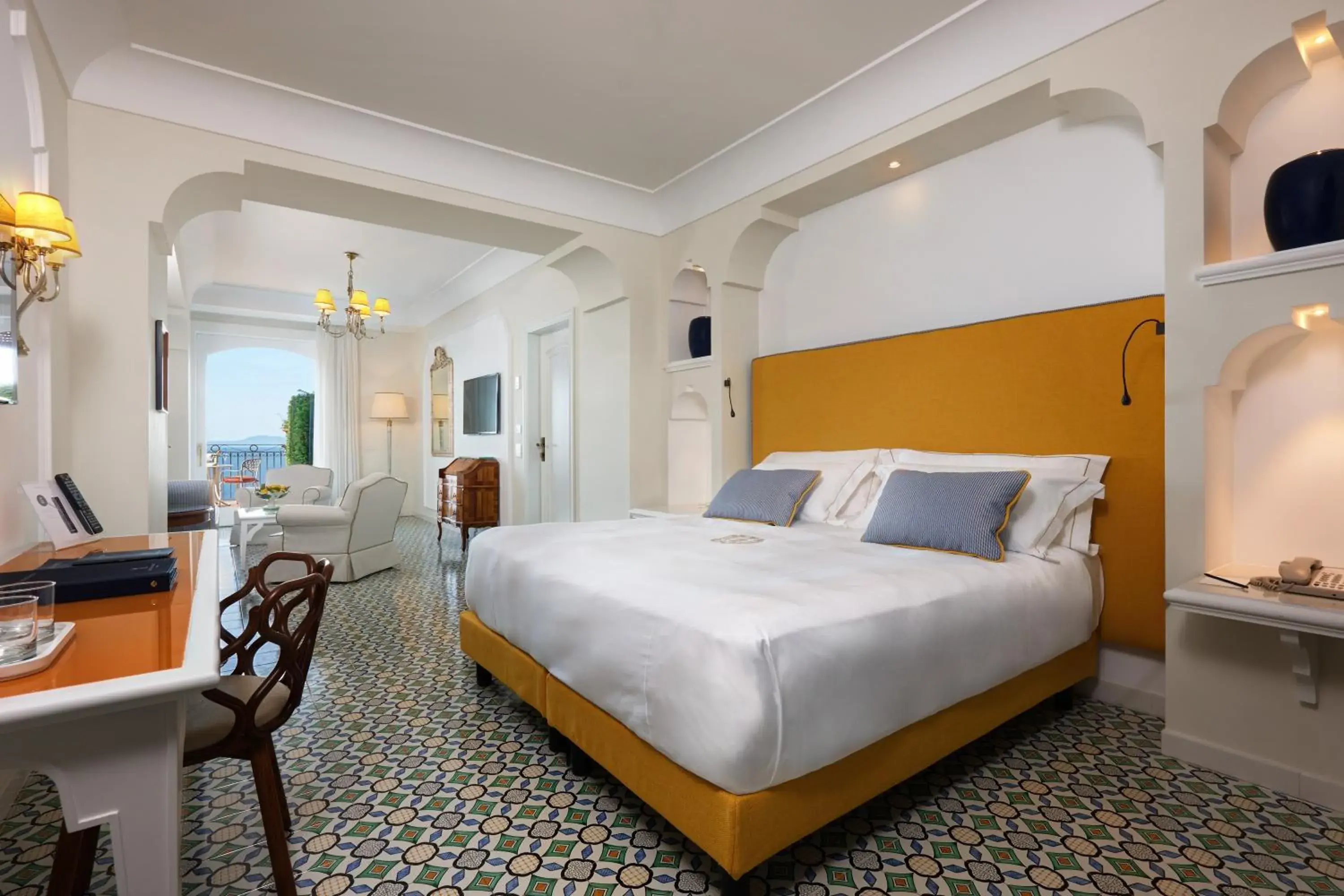 Signature Suite with Hot Tub and Sea View in Grand Hotel Ambasciatori Signature Suite with Hot Tub and Sea View in Grand Hotel Ambasciatori