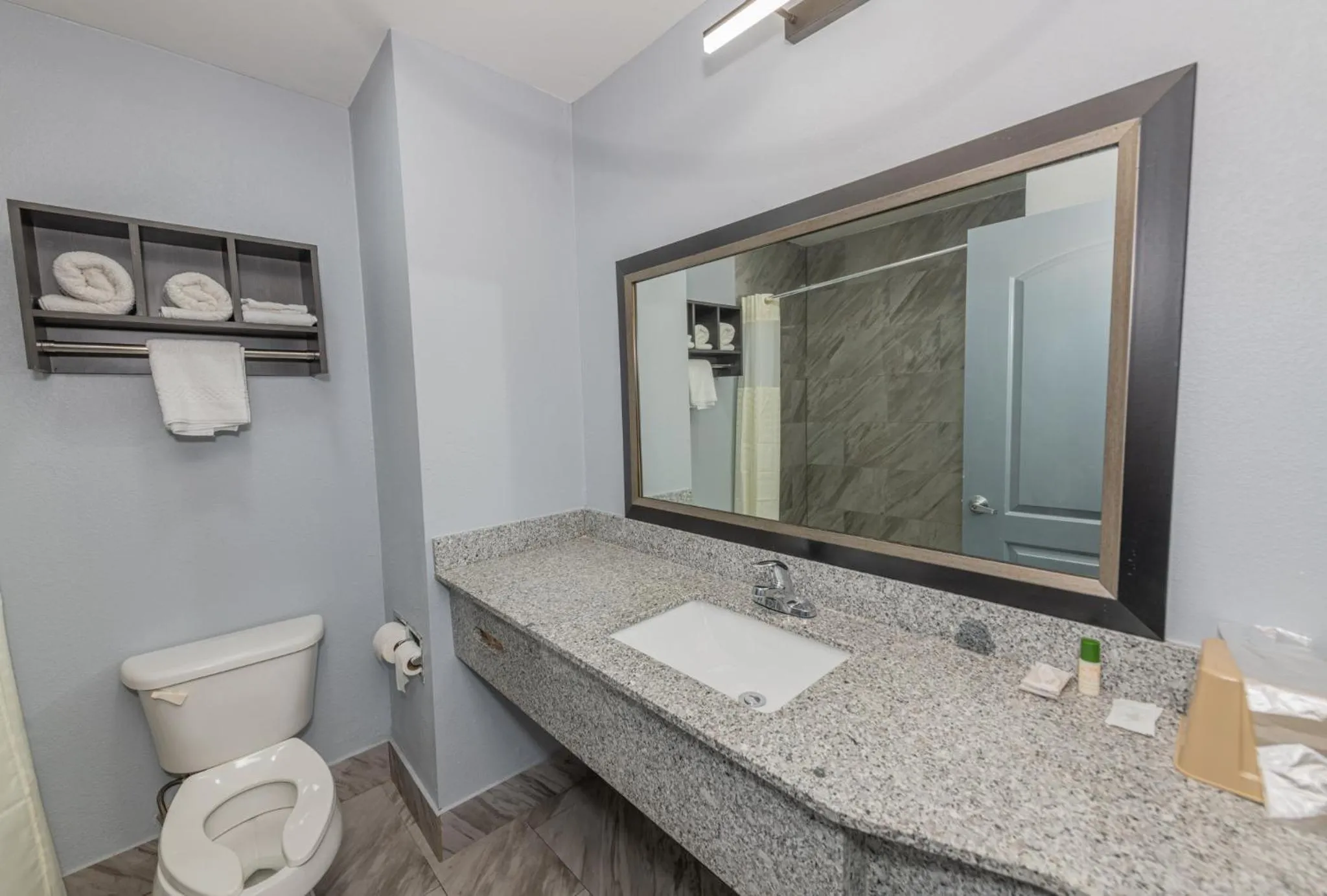 Jamestown inn & Suites