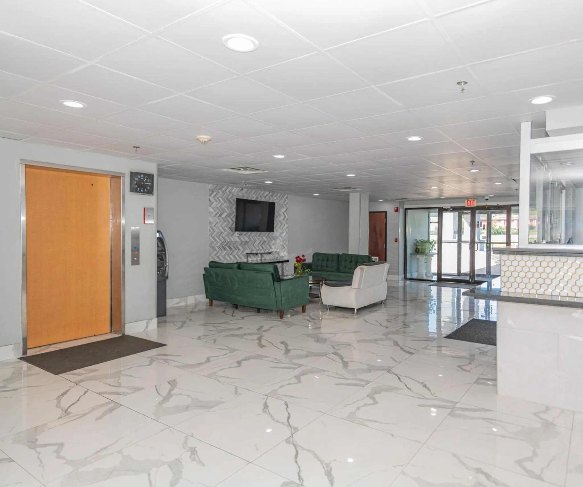 Jamestown inn & Suites