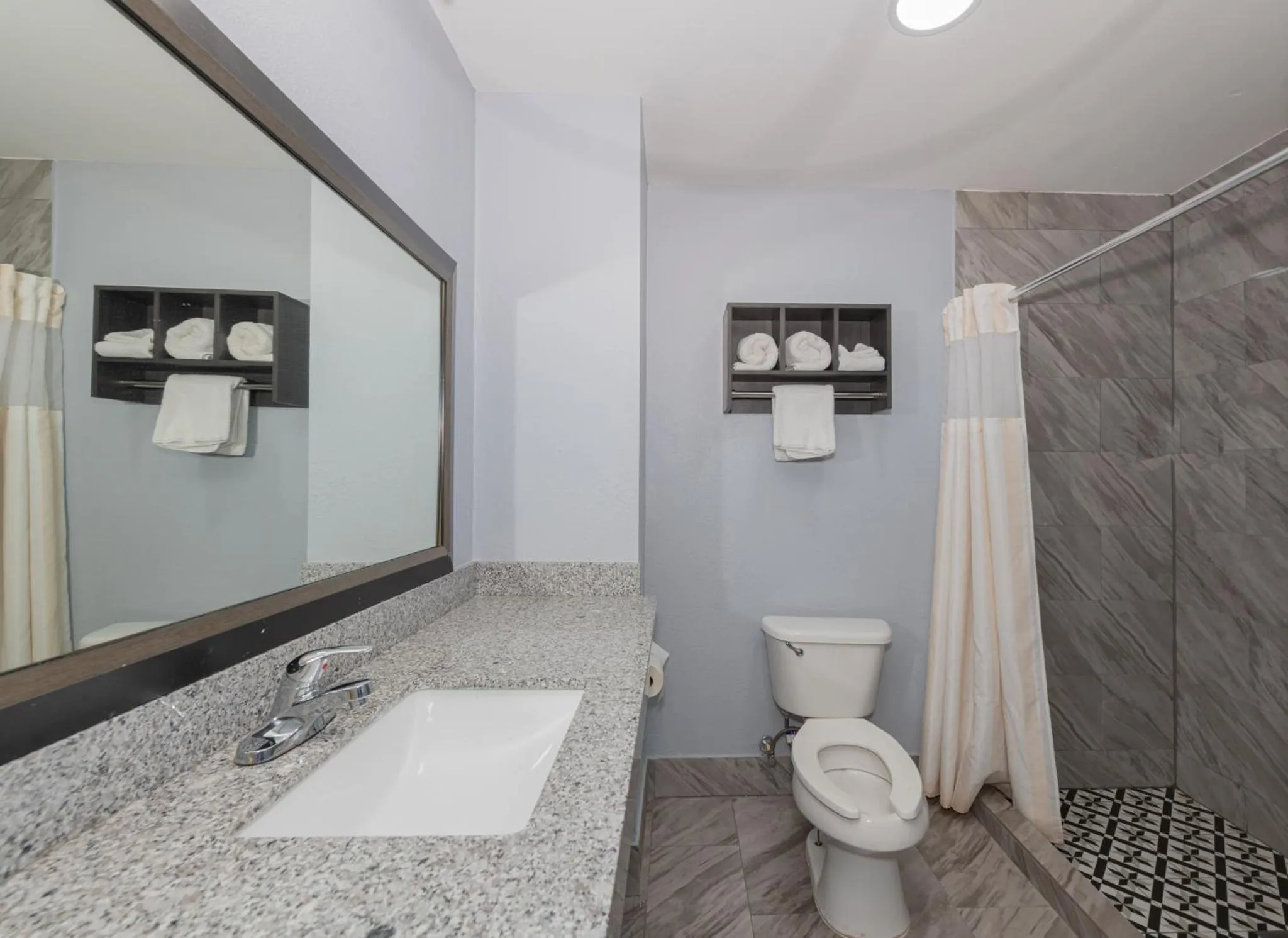 Jamestown inn & Suites