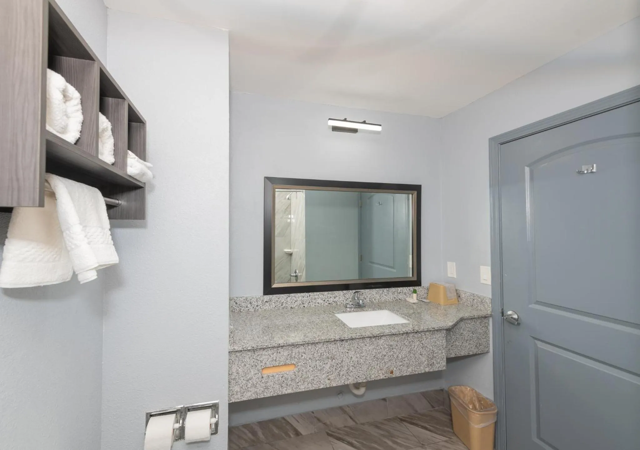 Jamestown inn & Suites