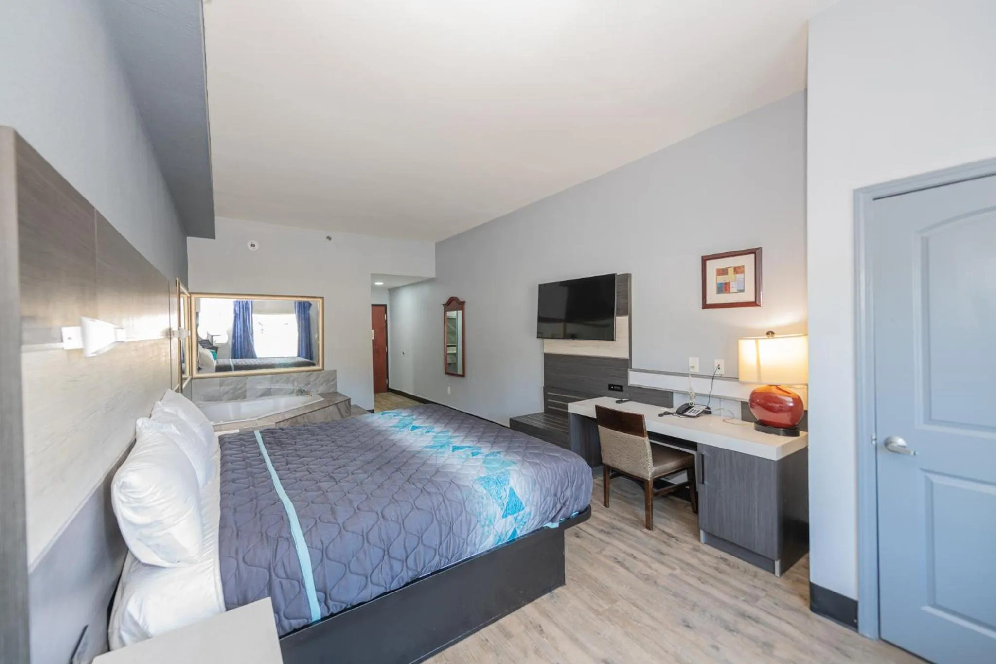 Bed in Jamestown inn & Suites