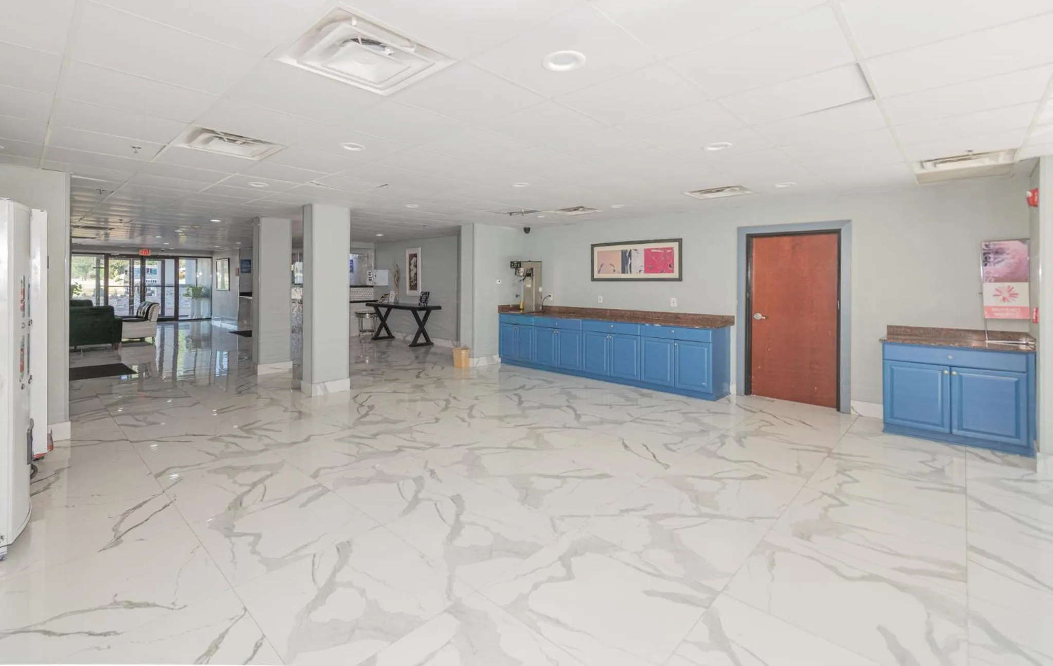 Breakfast in Jamestown inn & Suites