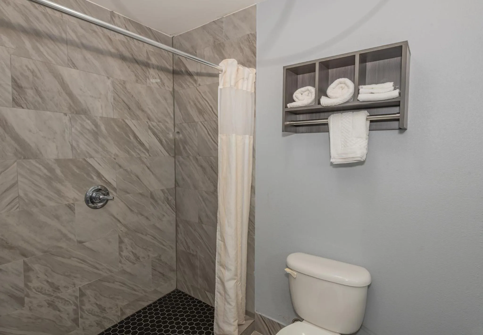 Jamestown inn & Suites