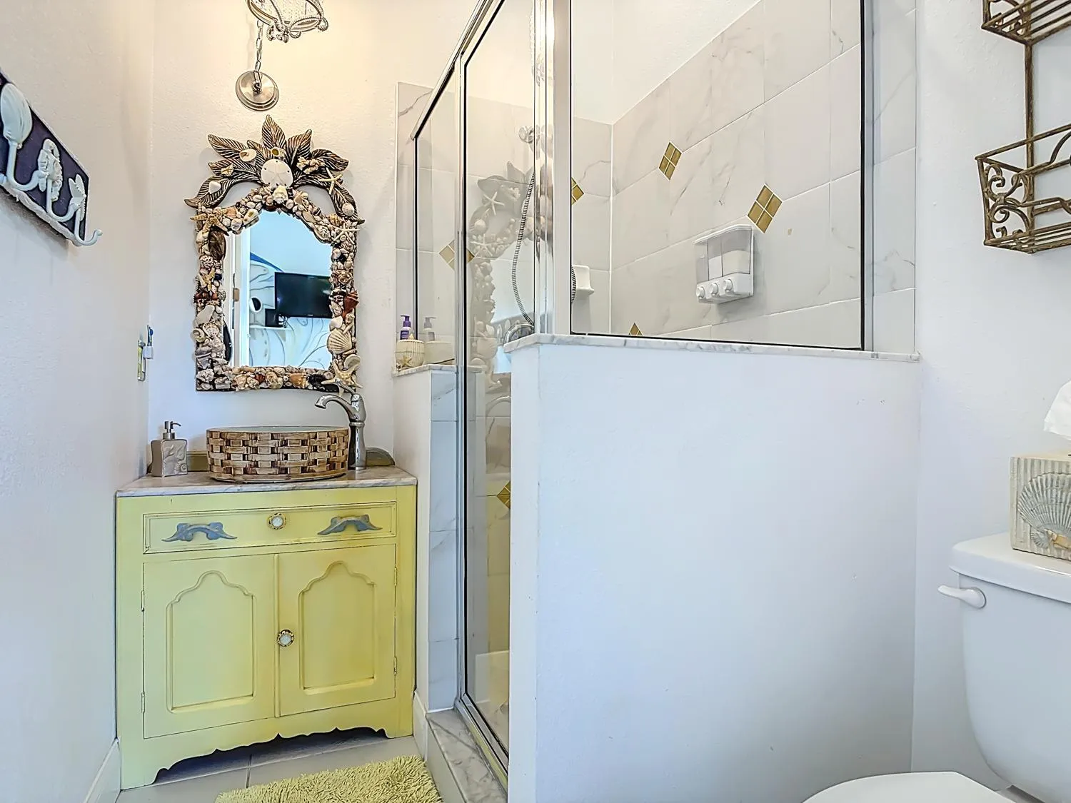 Shower in Inn on the Avenue