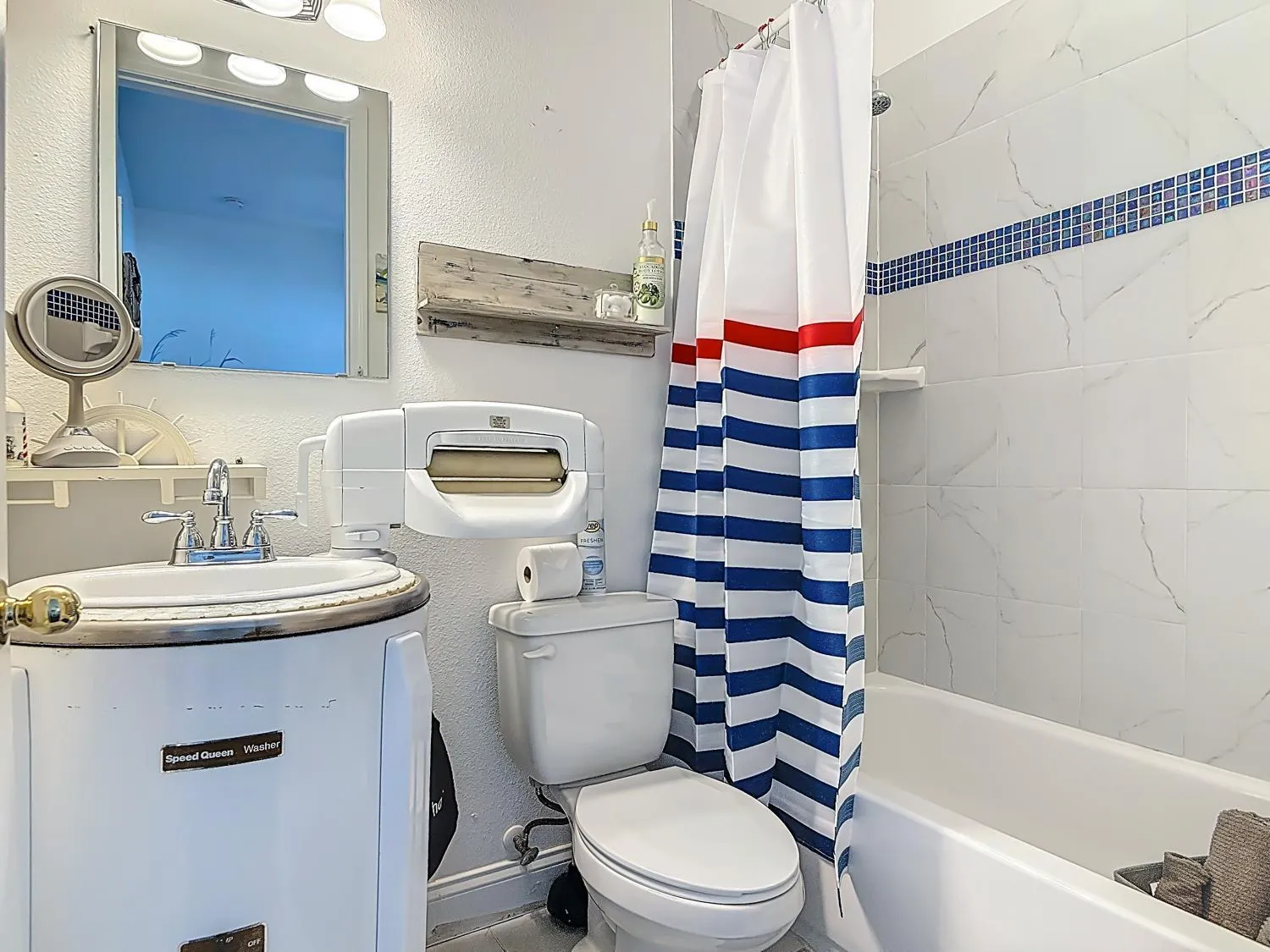 Bathroom in Inn on the Avenue