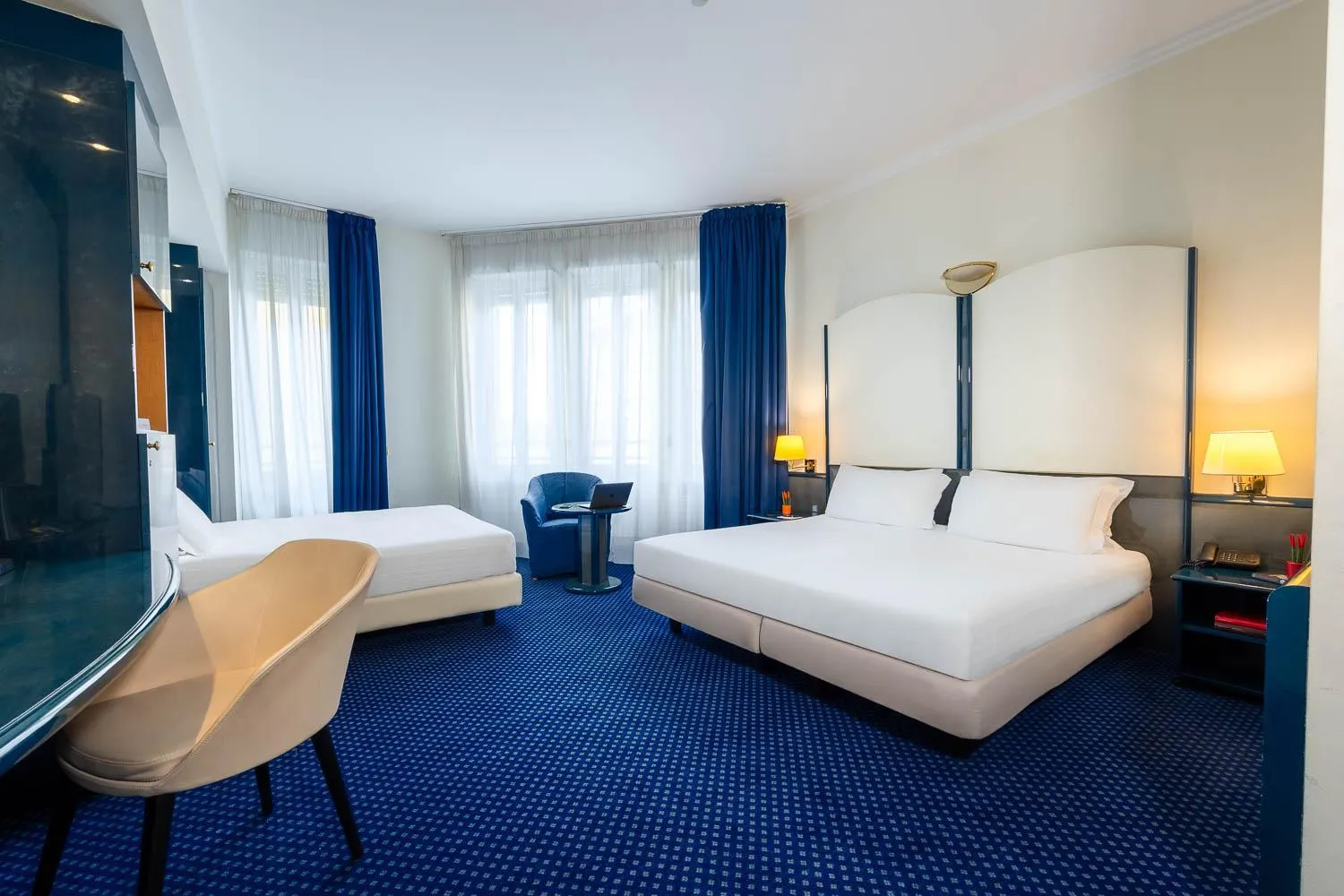 Bed in iH Hotels Milano Ambasciatori