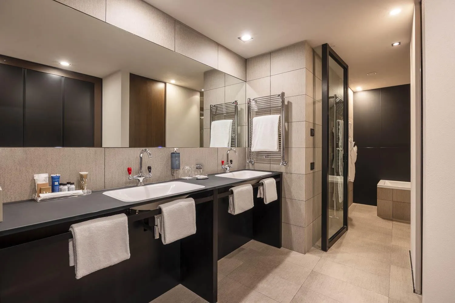 Shower in iH Hotels Milano Ambasciatori