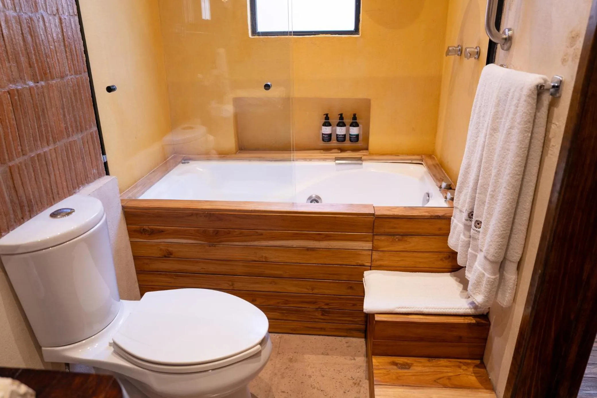 Shower in Bito's Hotel Boutique