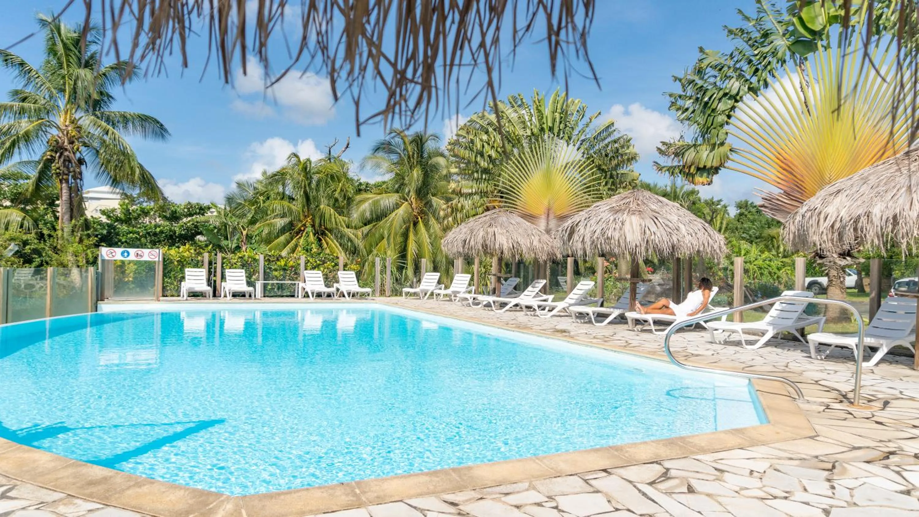 Swimming pool in Residence Les Cayalines