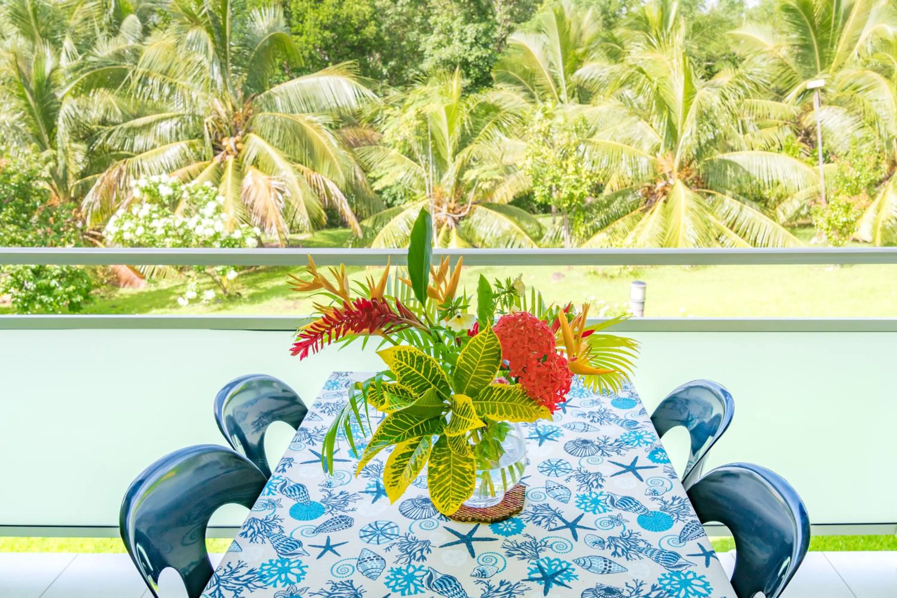 Garden view in Residence Les Cayalines