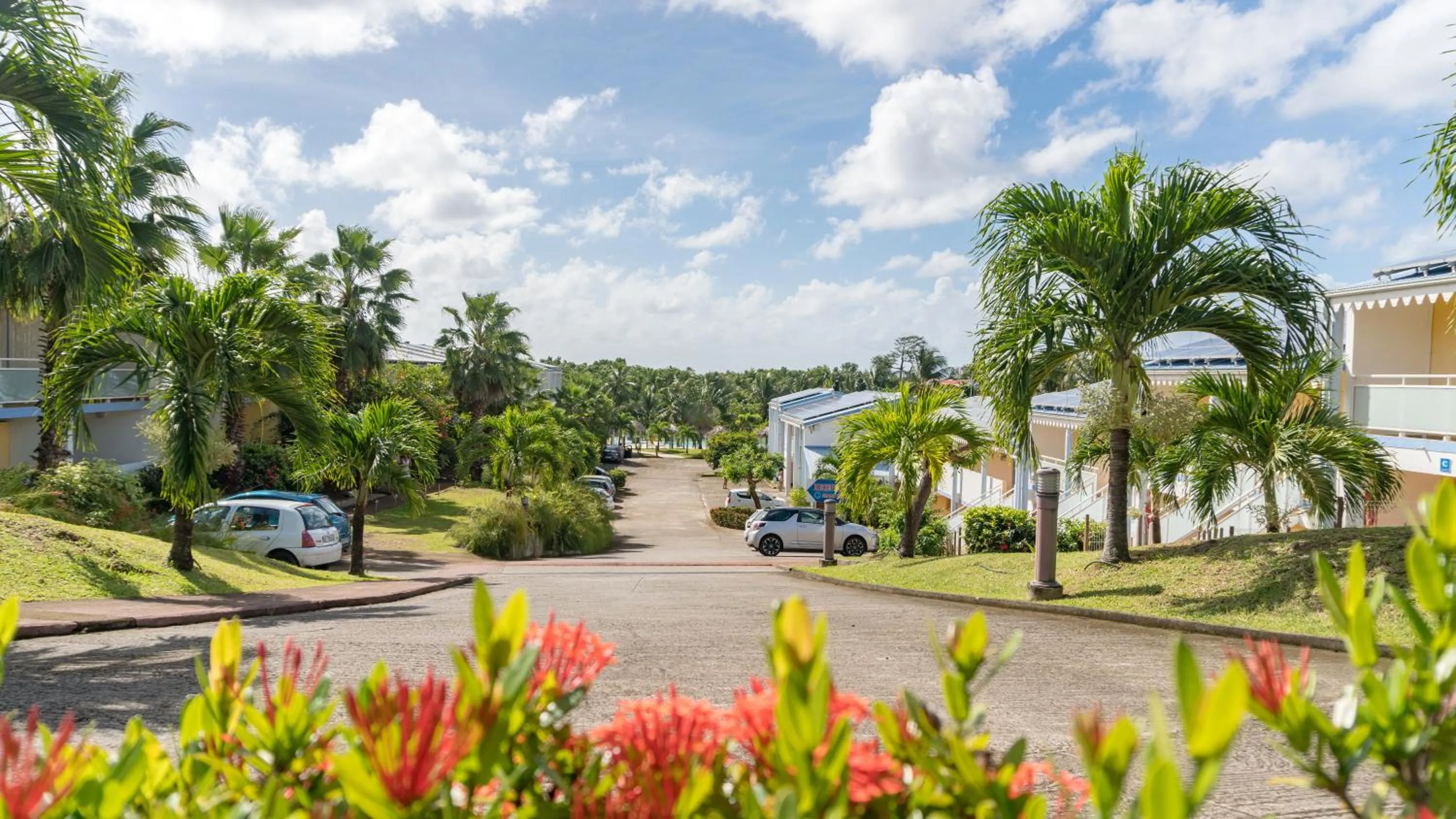 Facade/entrance in Residence Les Cayalines