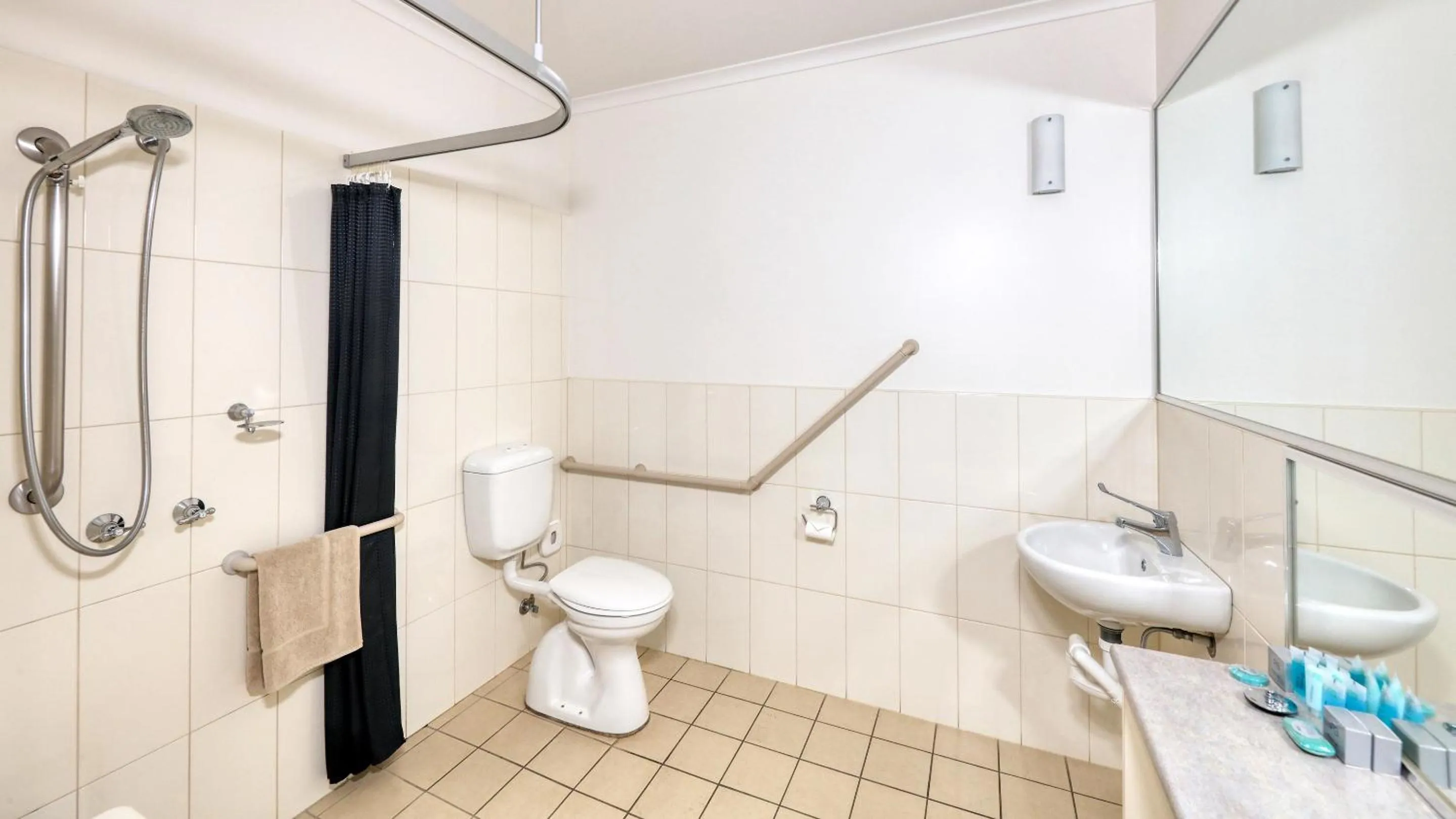 Toilet in The Saltbush Motor Inn