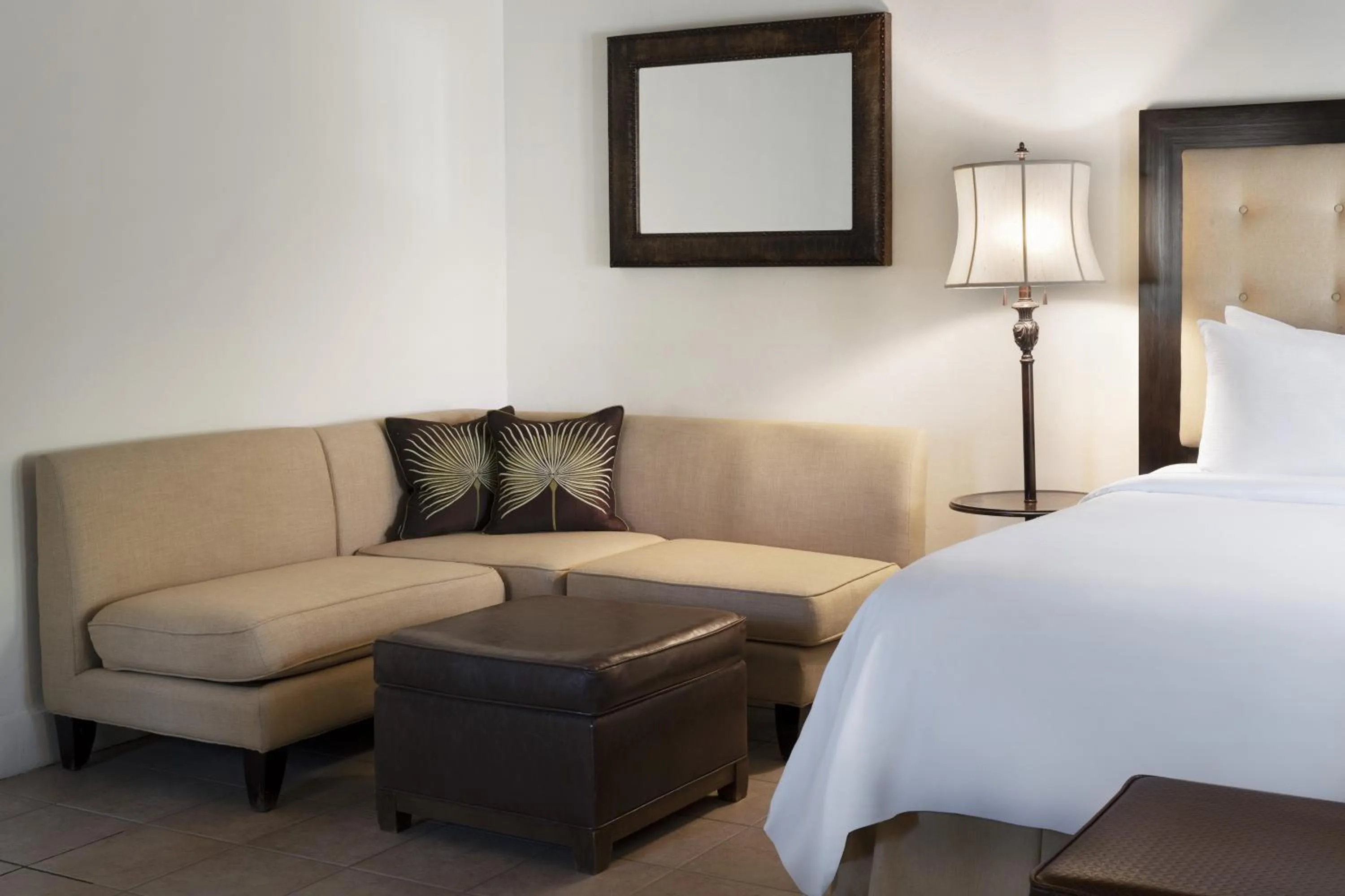 Living room, Bed in La Casa Del Zorro Resort & Spa