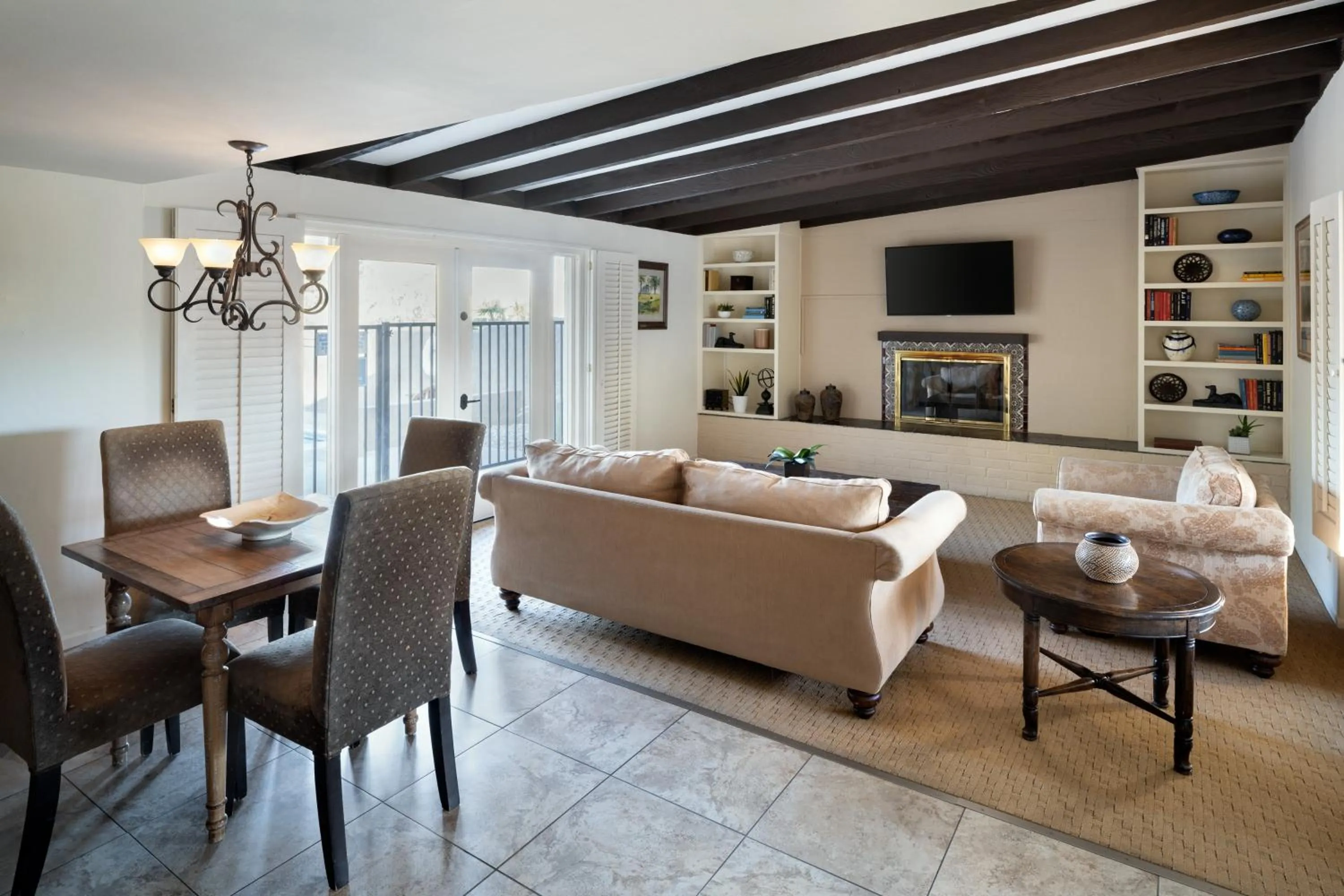 Living room in La Casa Del Zorro Resort & Spa