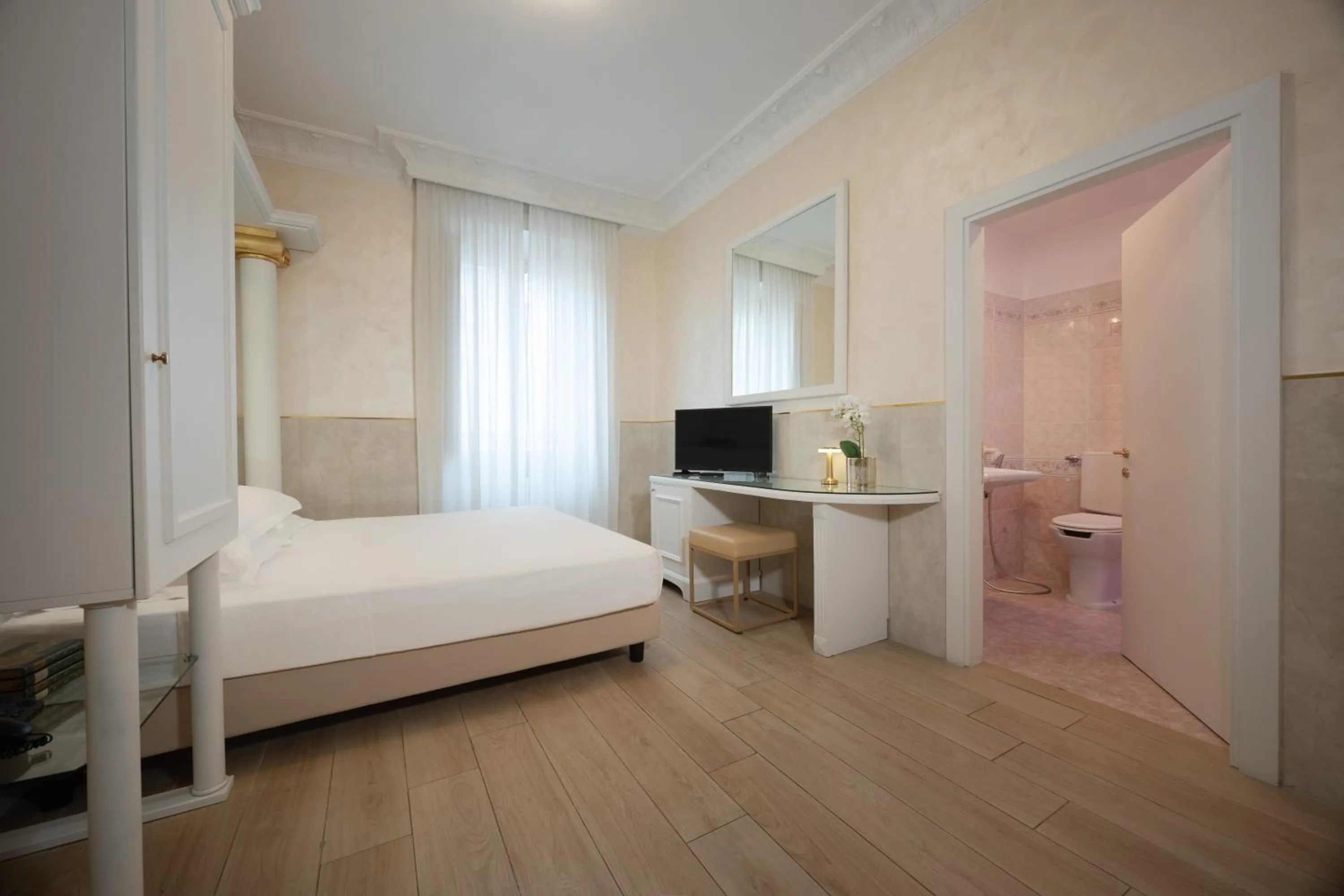 Bed in Hotel Palladium Palace