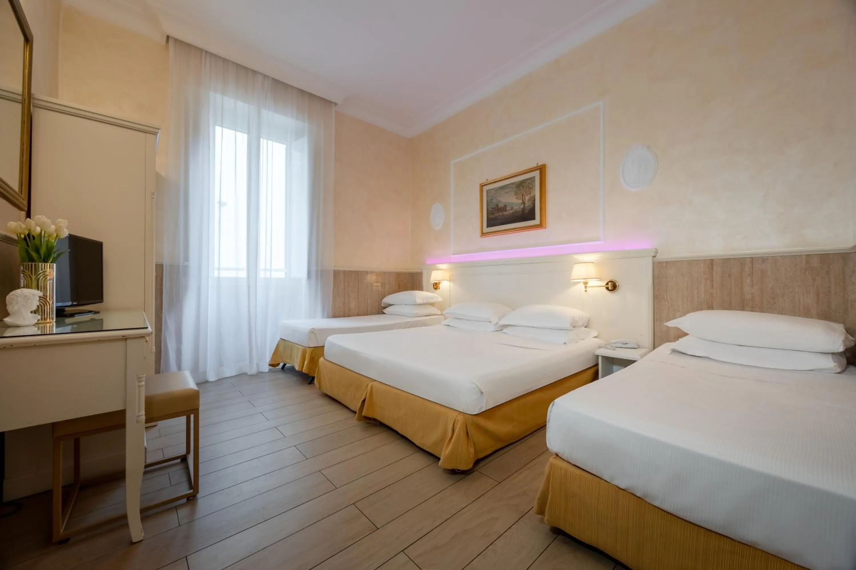 Photo of the whole room, Bed in Hotel Palladium Palace