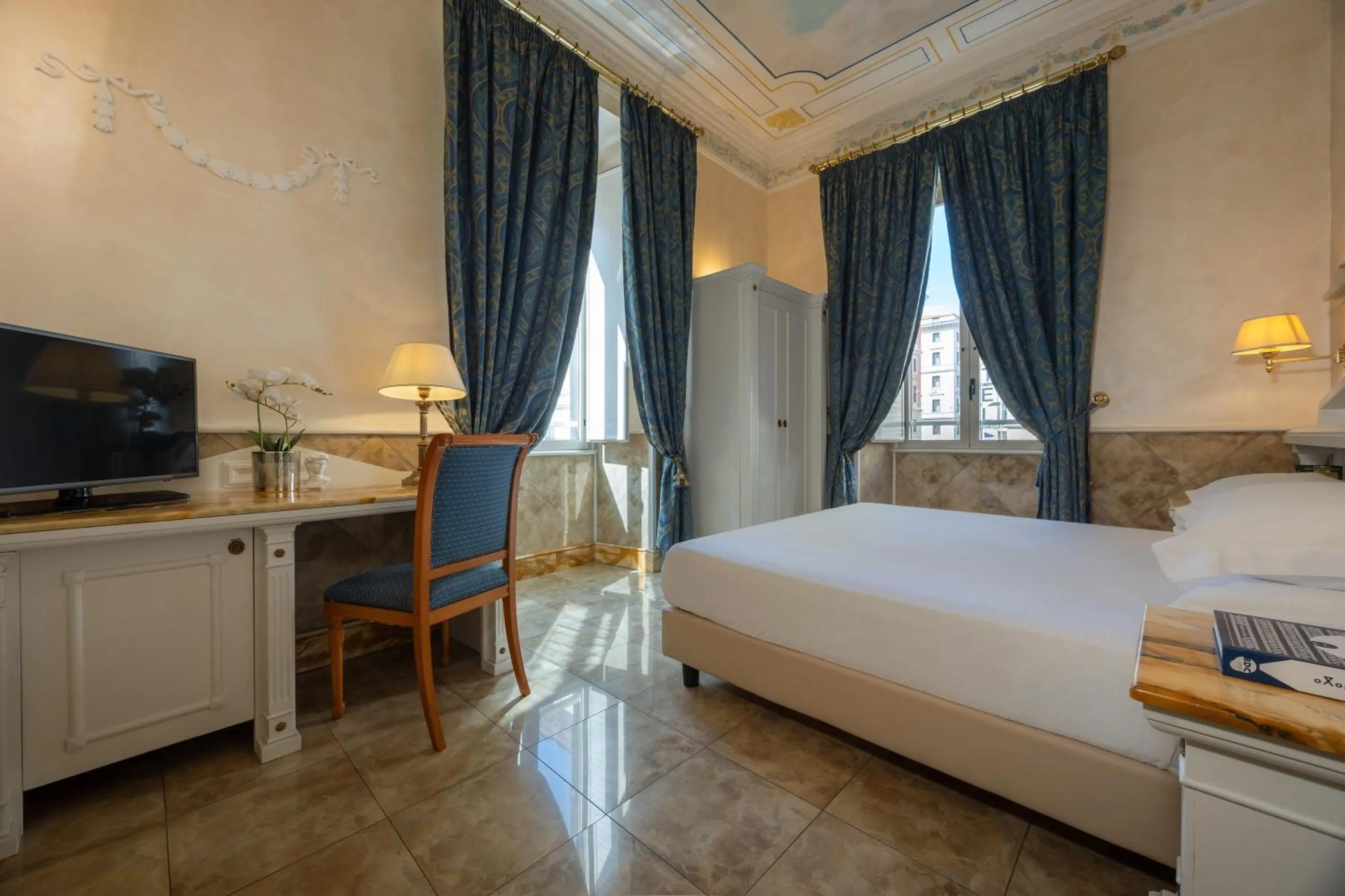 Bed in Hotel Palladium Palace