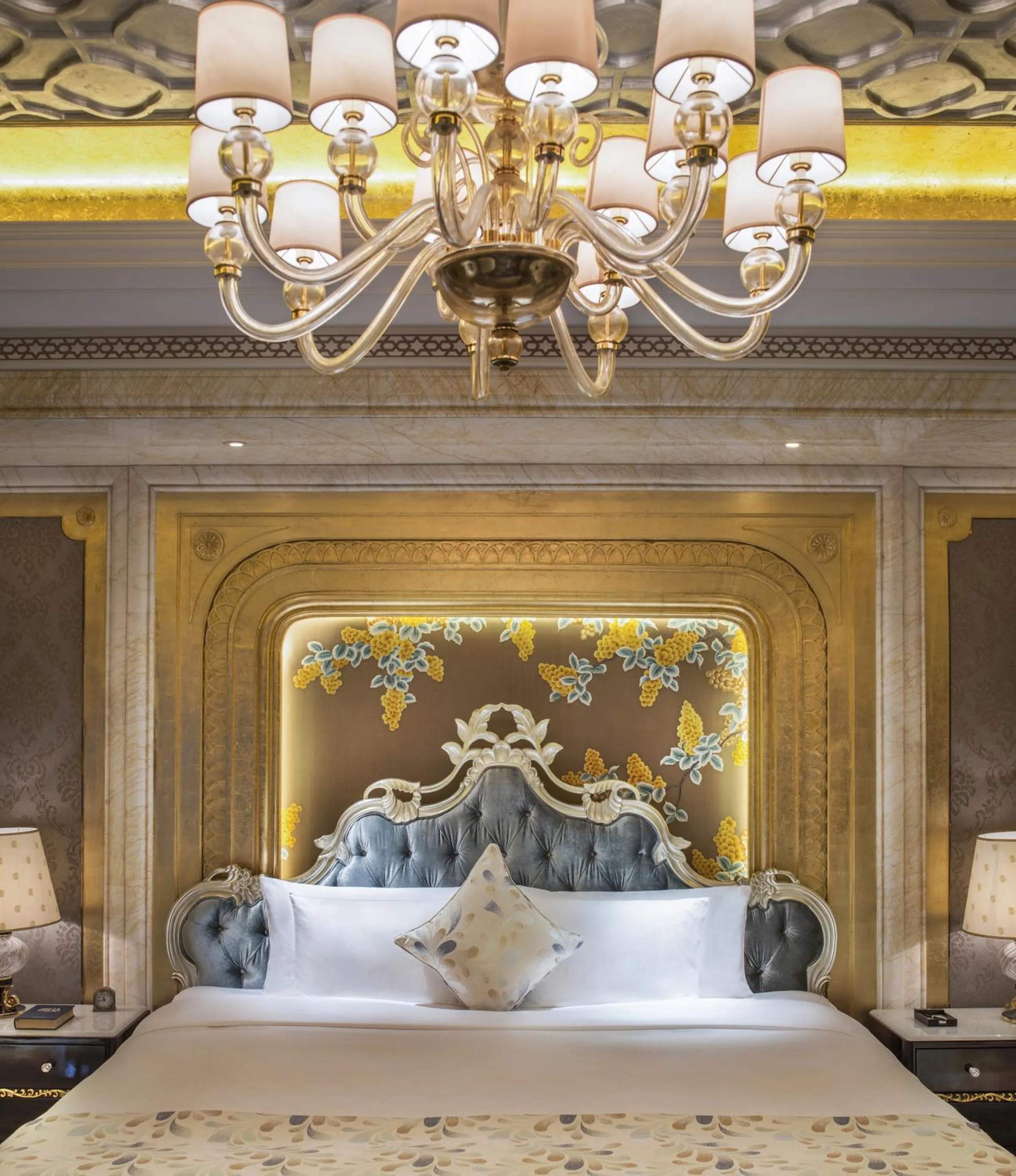 Bed in Wanda Reign Wuhan