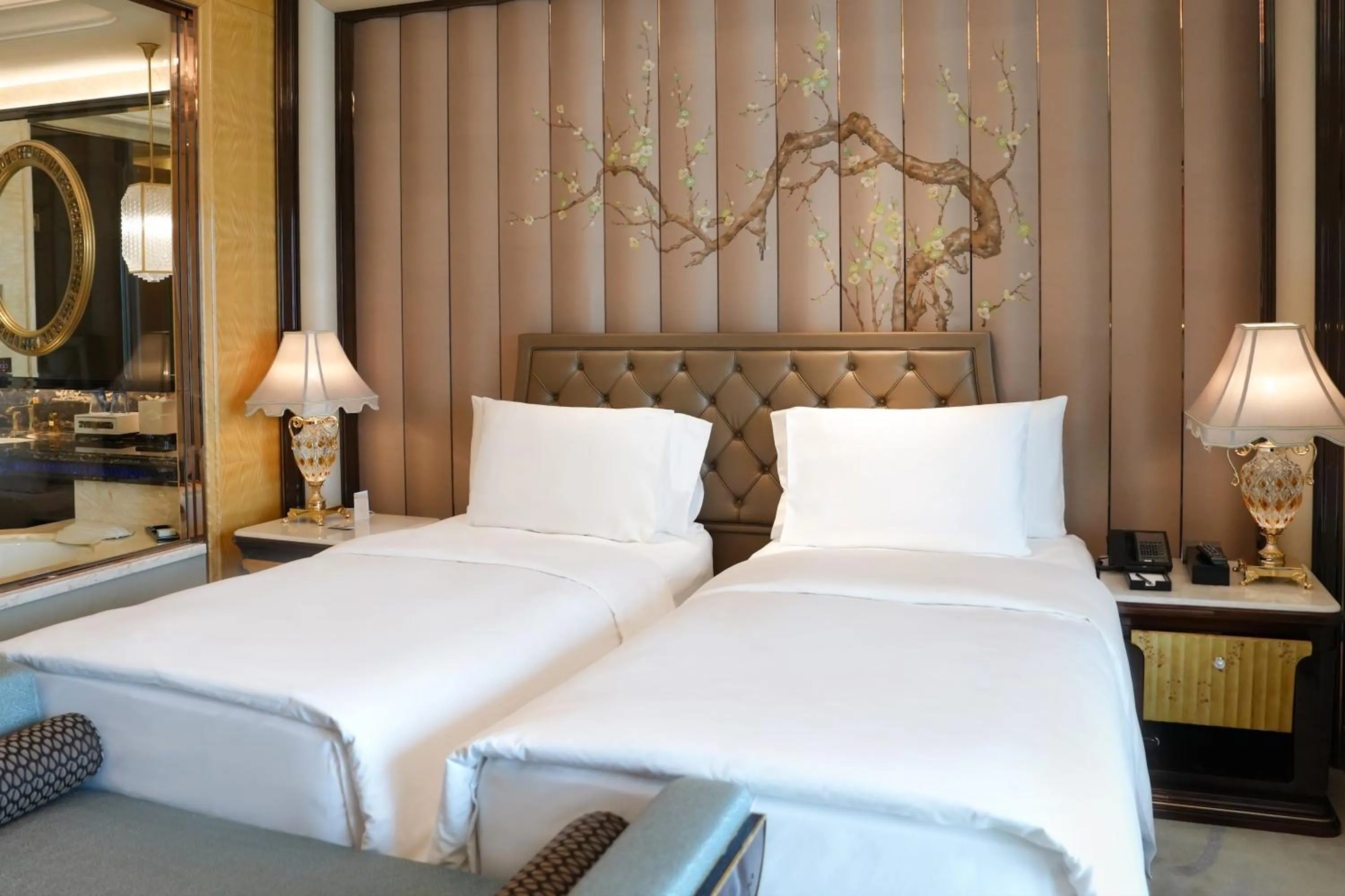 Bedroom, Bed in Wanda Reign Wuhan