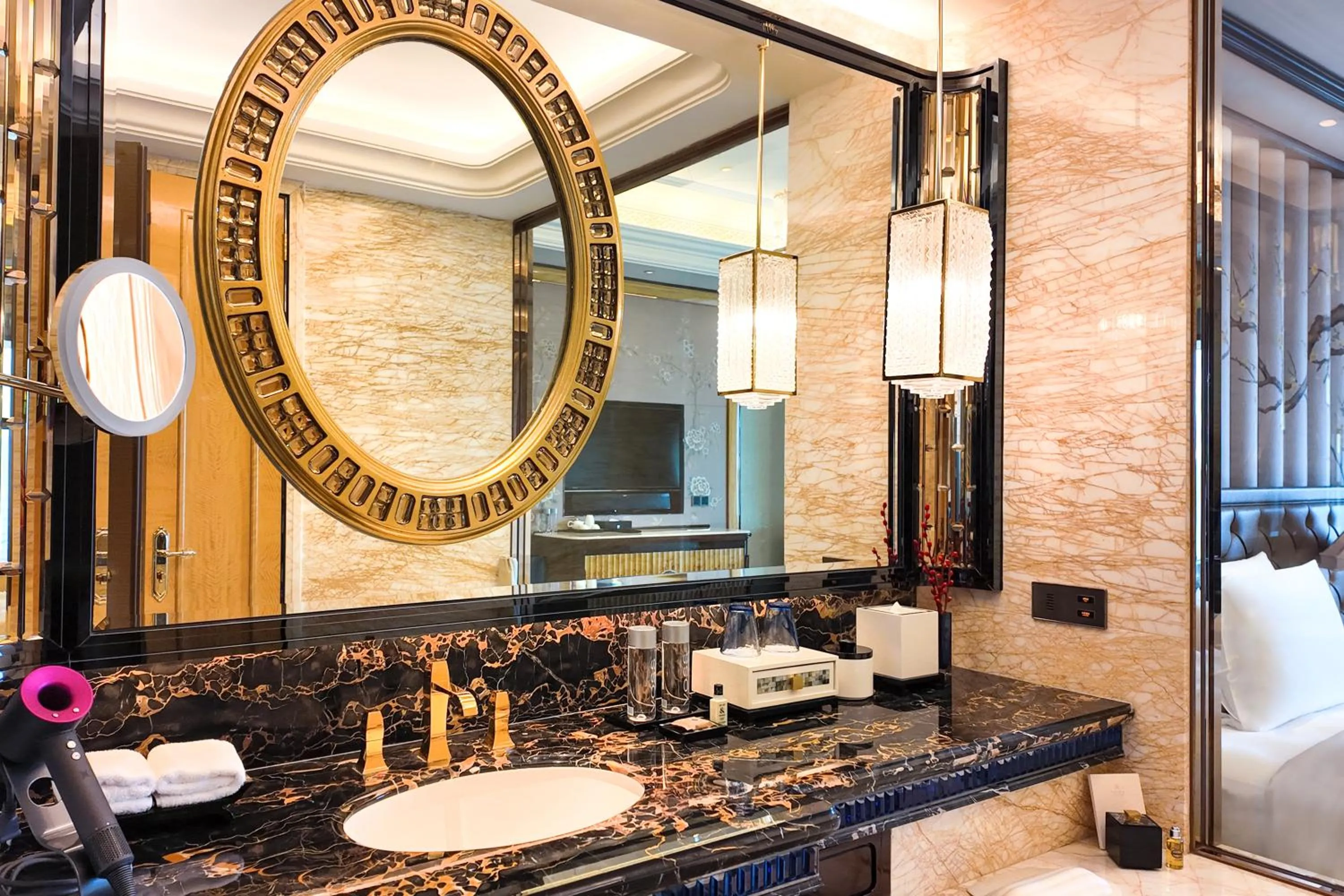 Toilet in Wanda Reign Wuhan