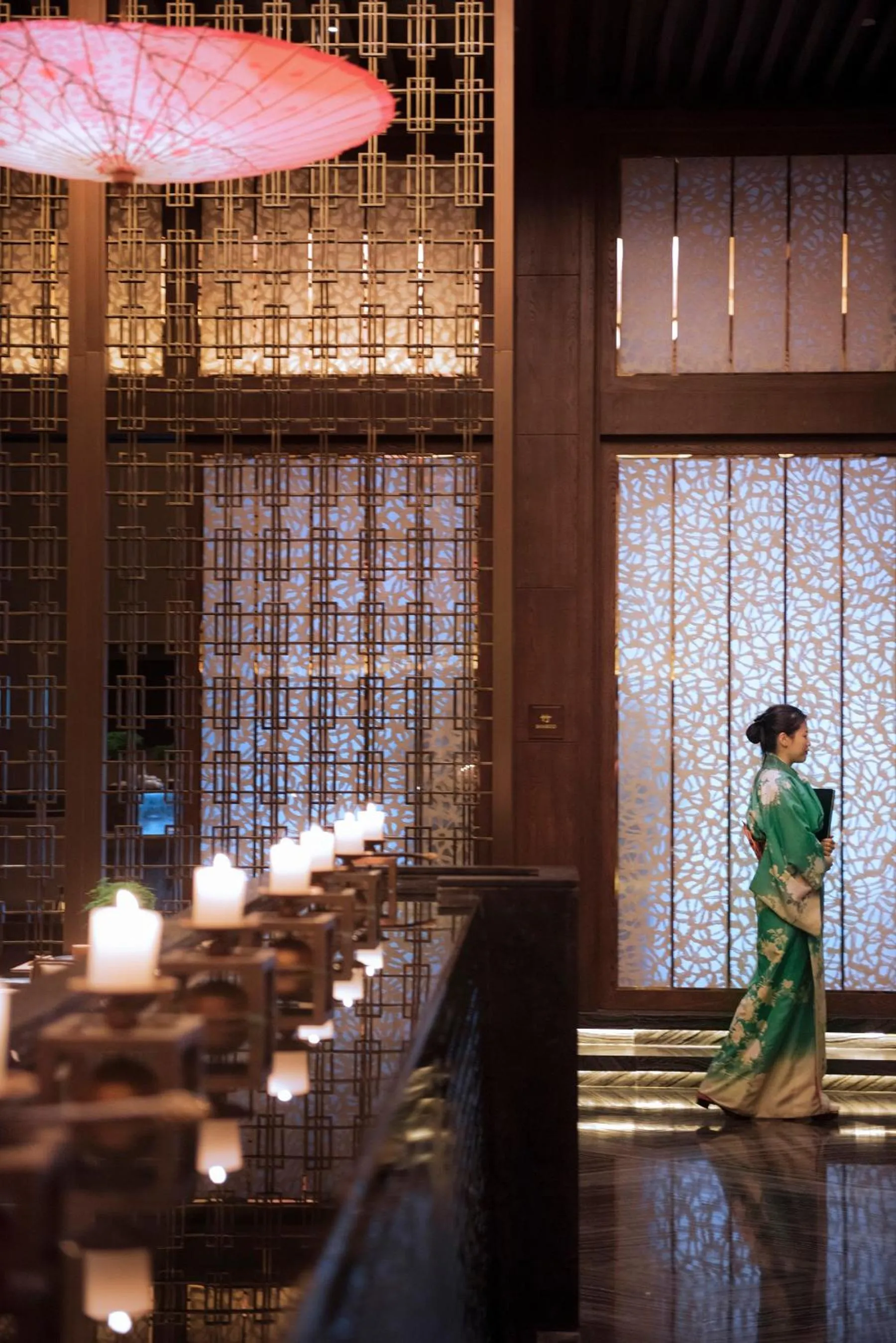 Dining area in Wanda Reign Wuhan