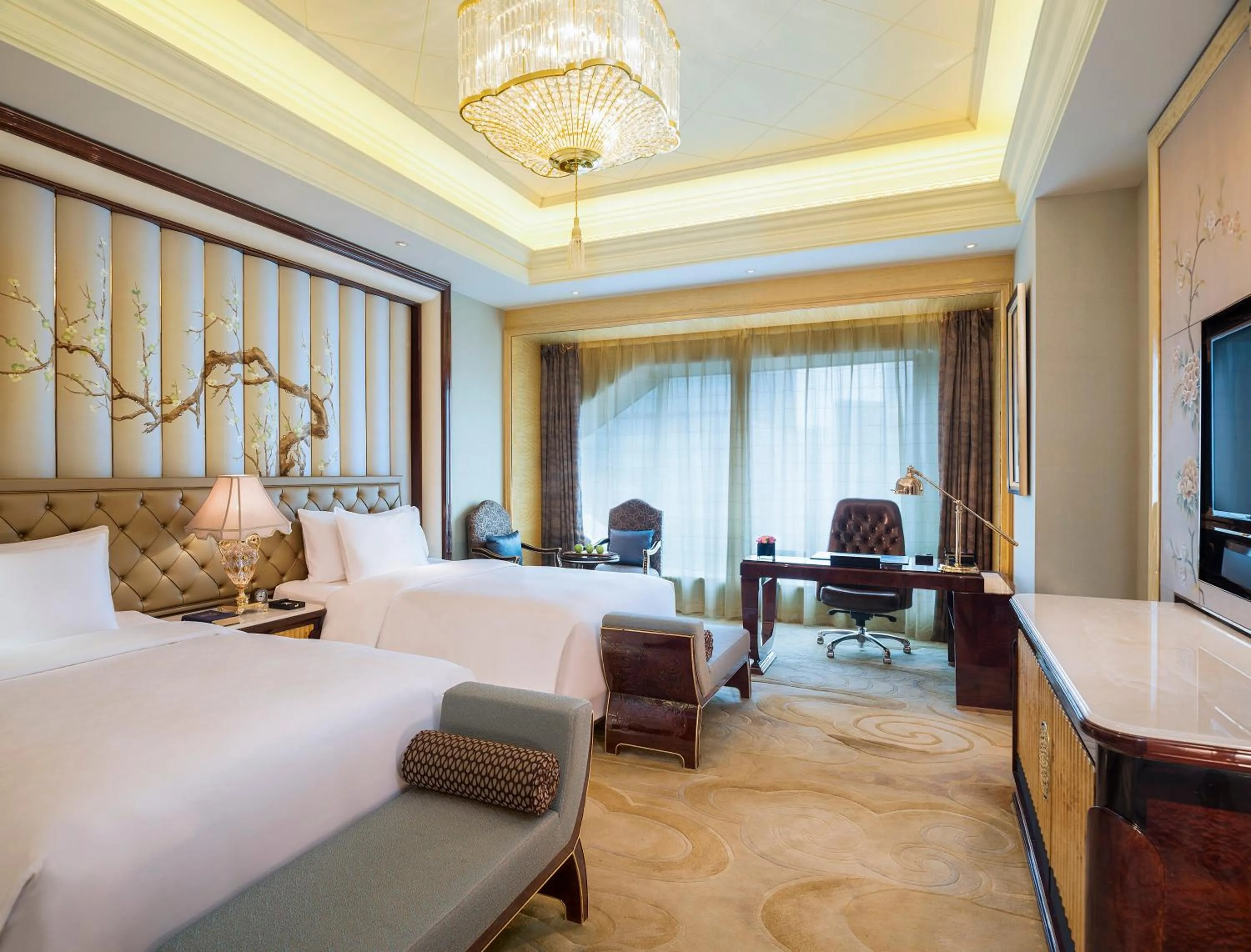 Photo of the whole room, Bed in Wanda Reign Wuhan