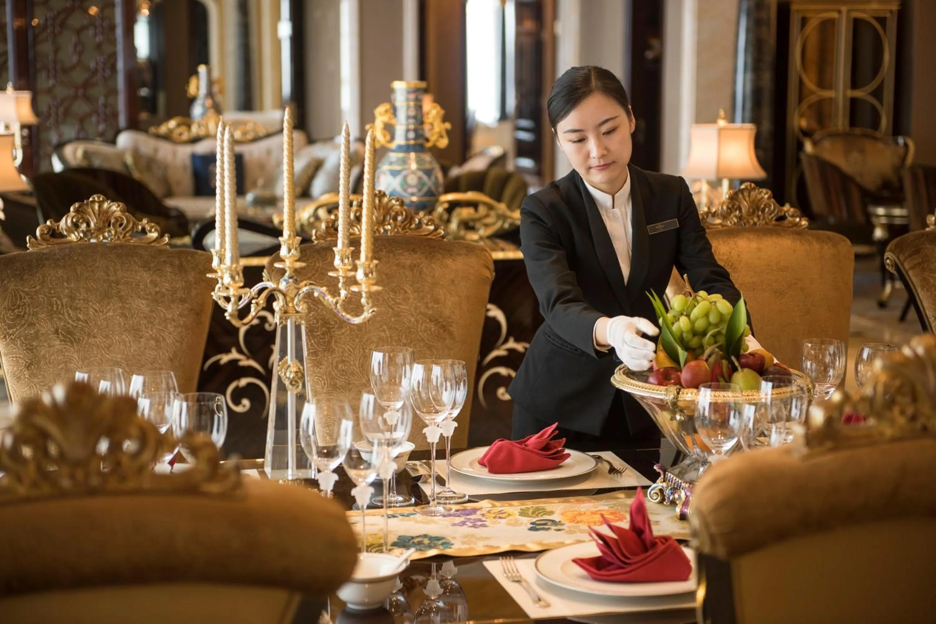 Staff in Wanda Reign Wuhan