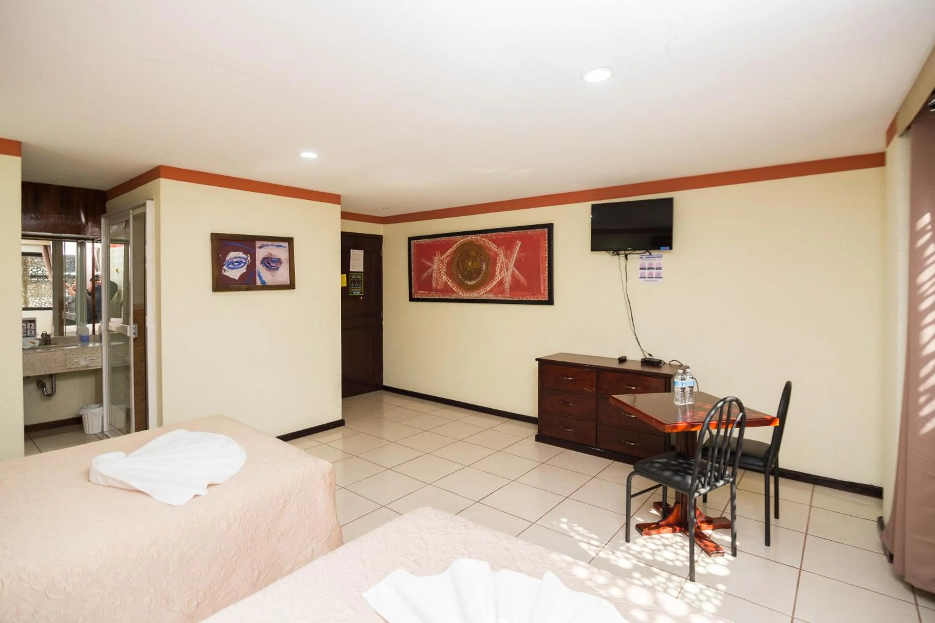 Photo of the whole room, Bed in Hotel Restaurant 1904