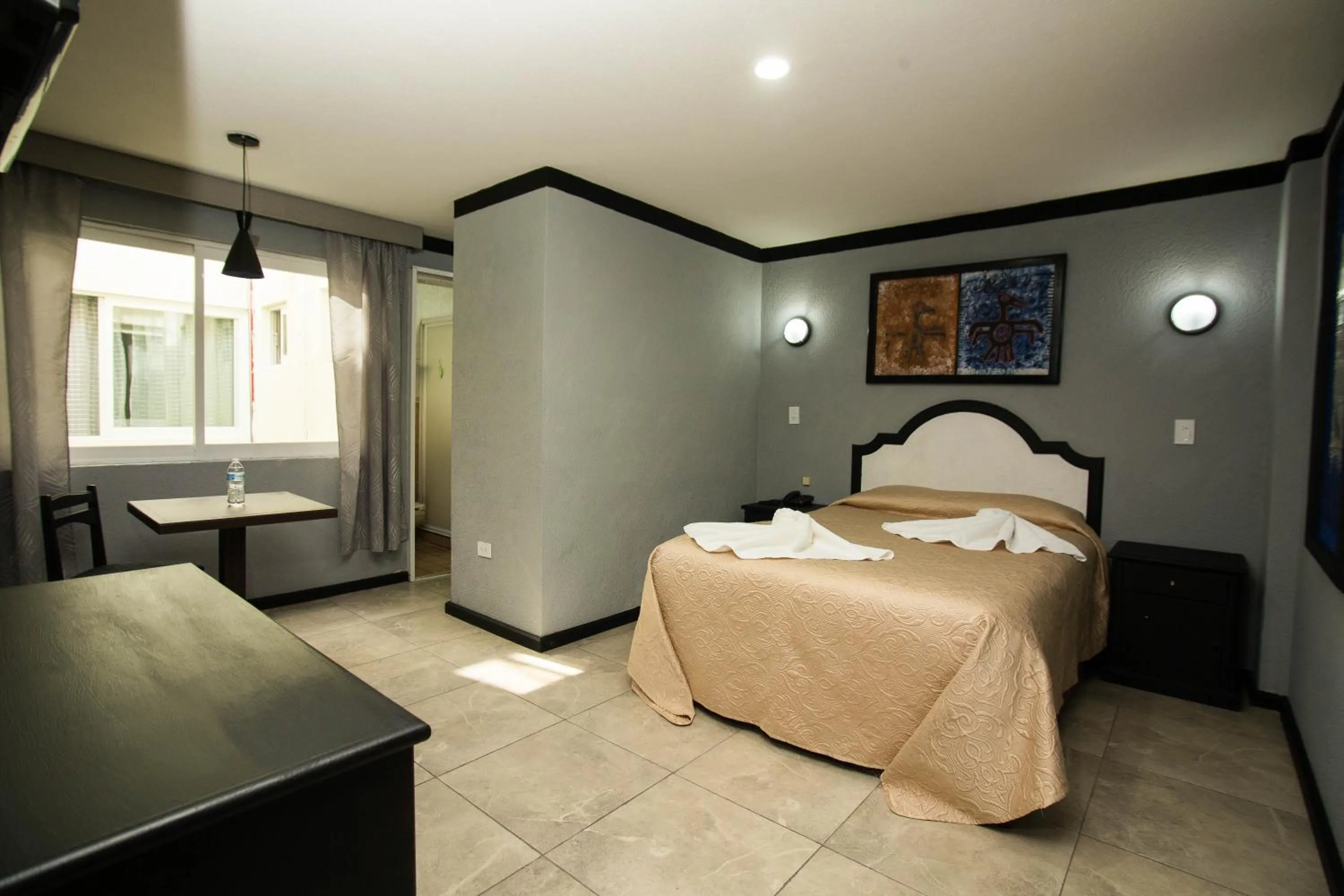 Photo of the whole room, Bed in Hotel Restaurant 1904