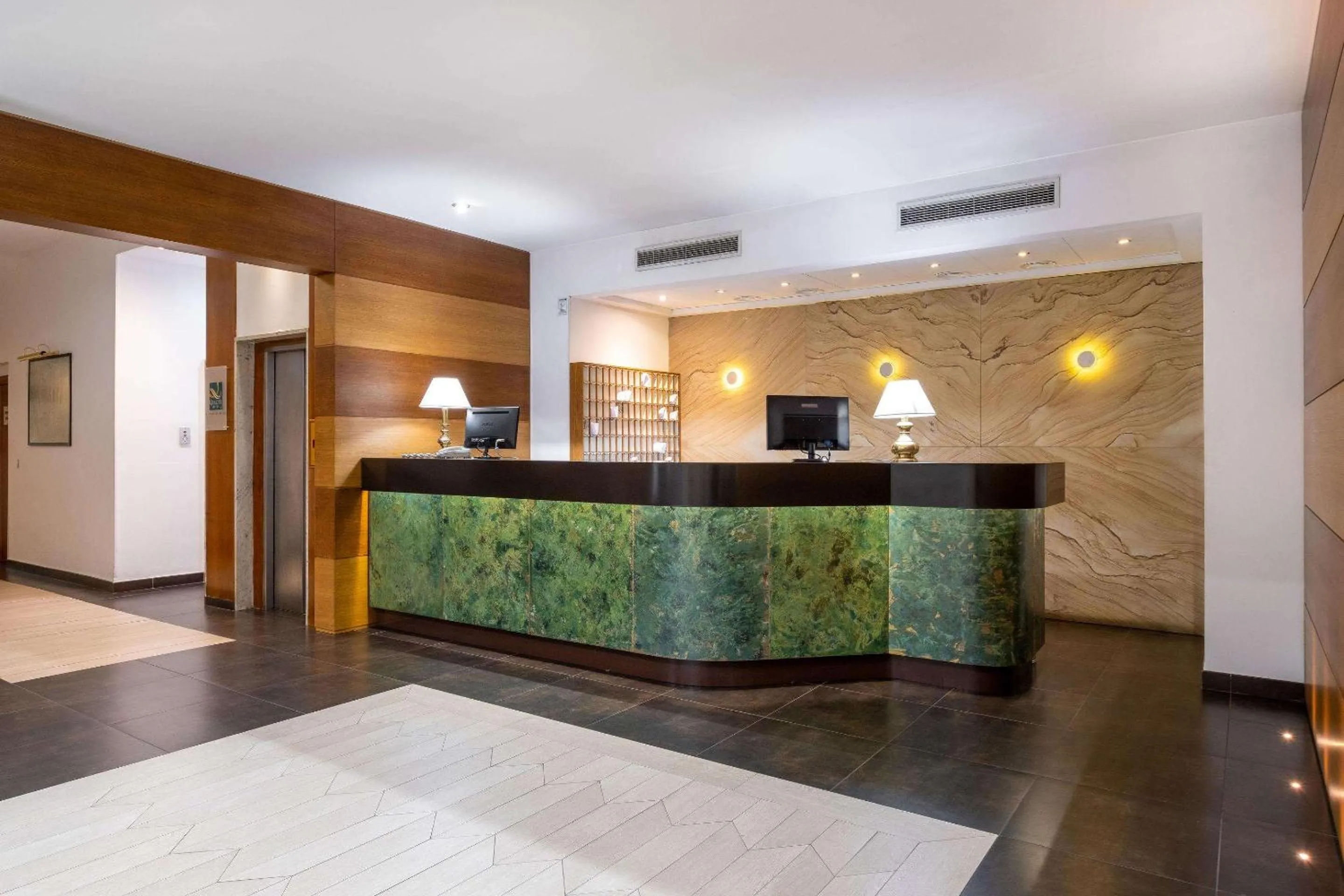 Lobby or reception in Quality Hotel Nova Domus