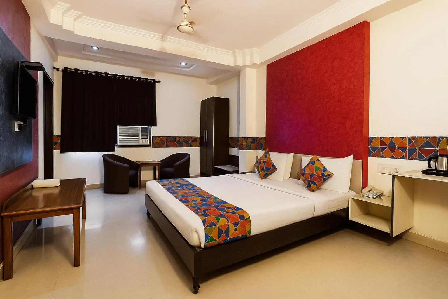 Bed in Hotel Omni Plaza