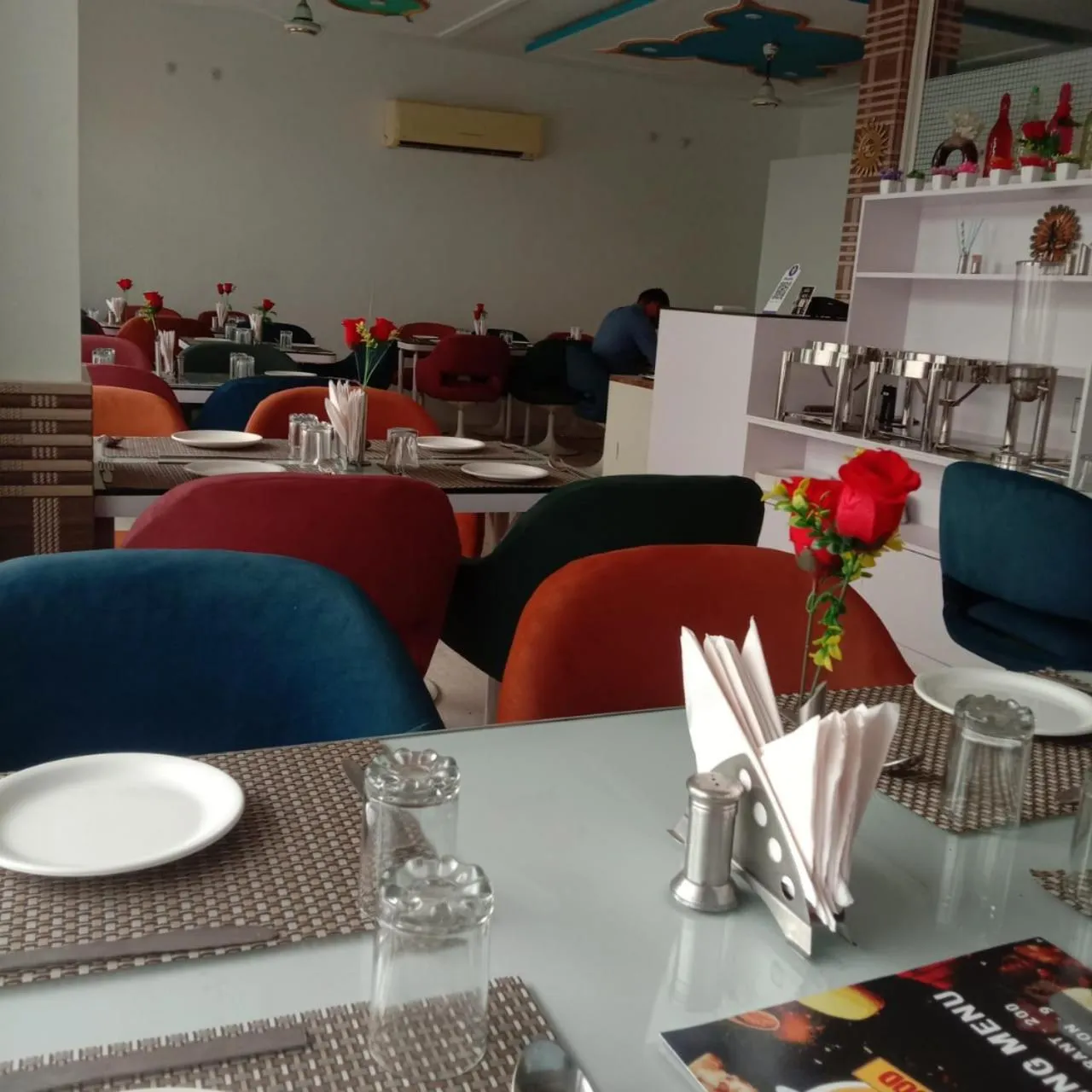 Restaurant/places to eat in Hotel Omni Plaza