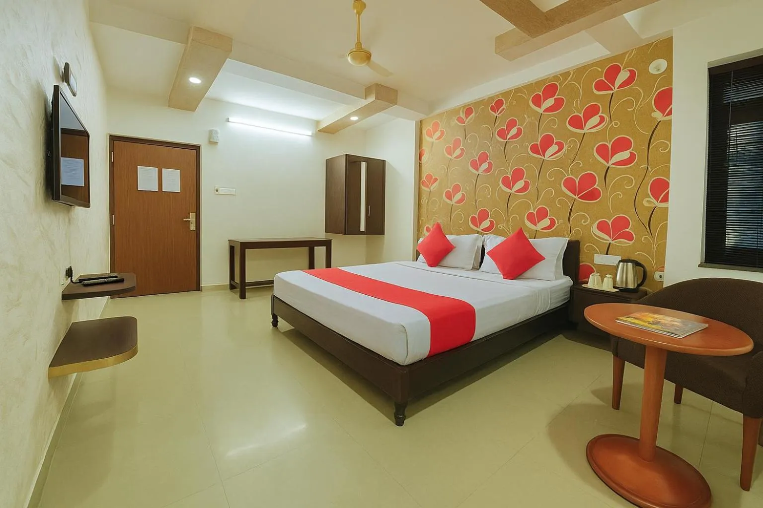 Bed in Hotel Omni Plaza