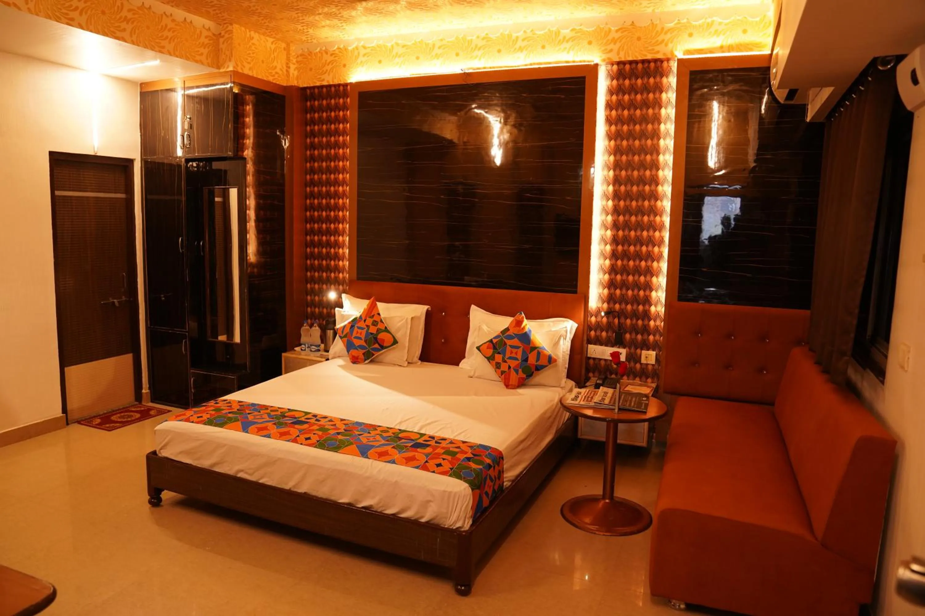 Bed in Hotel Omni Plaza