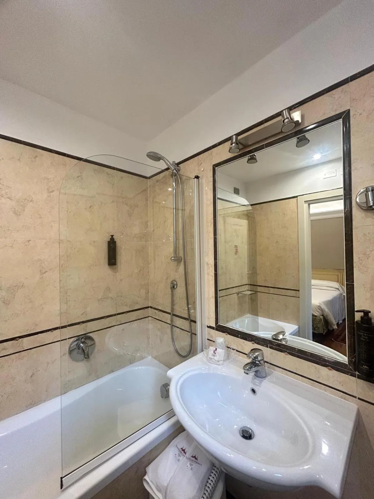 Bathroom in Albergo Cavalletto & Doge Orseolo