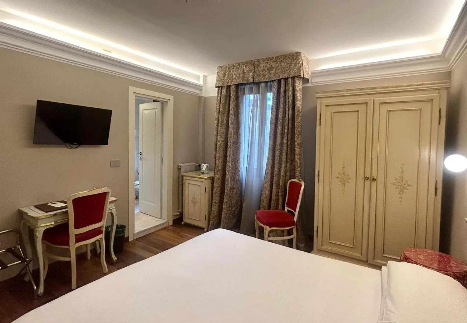 Bed in Albergo Cavalletto & Doge Orseolo