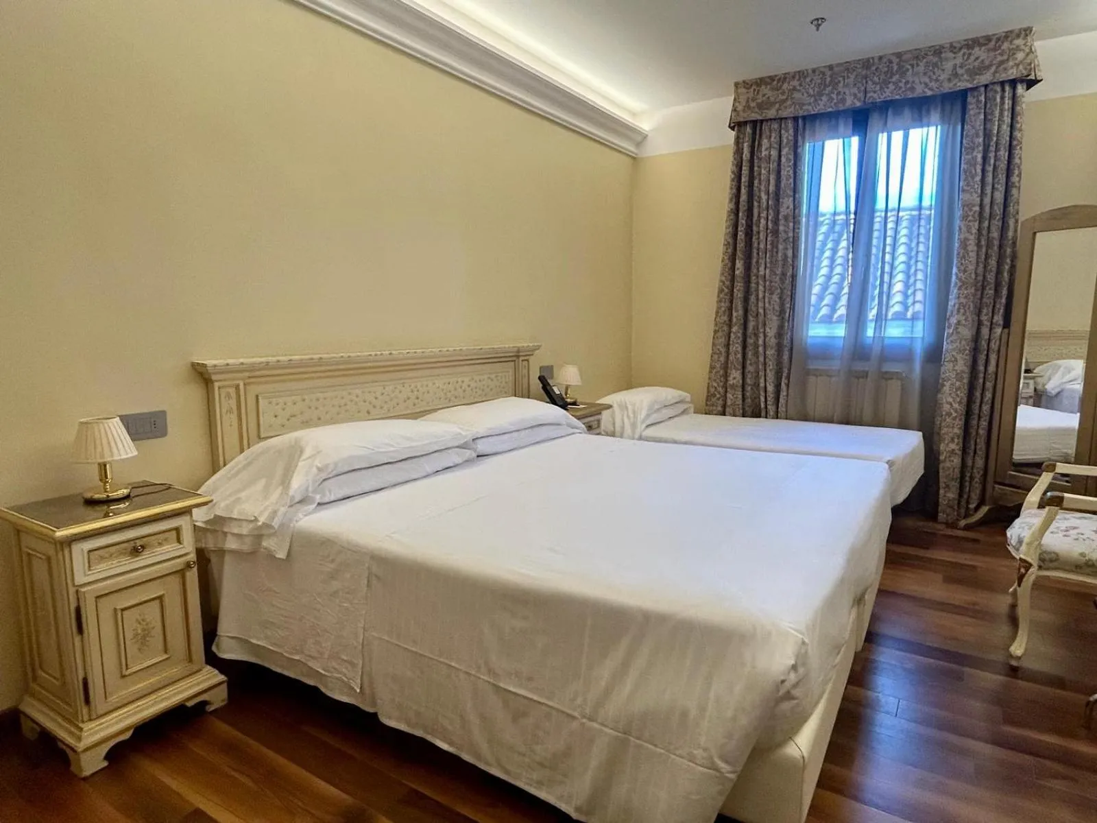 Bed in Albergo Cavalletto & Doge Orseolo