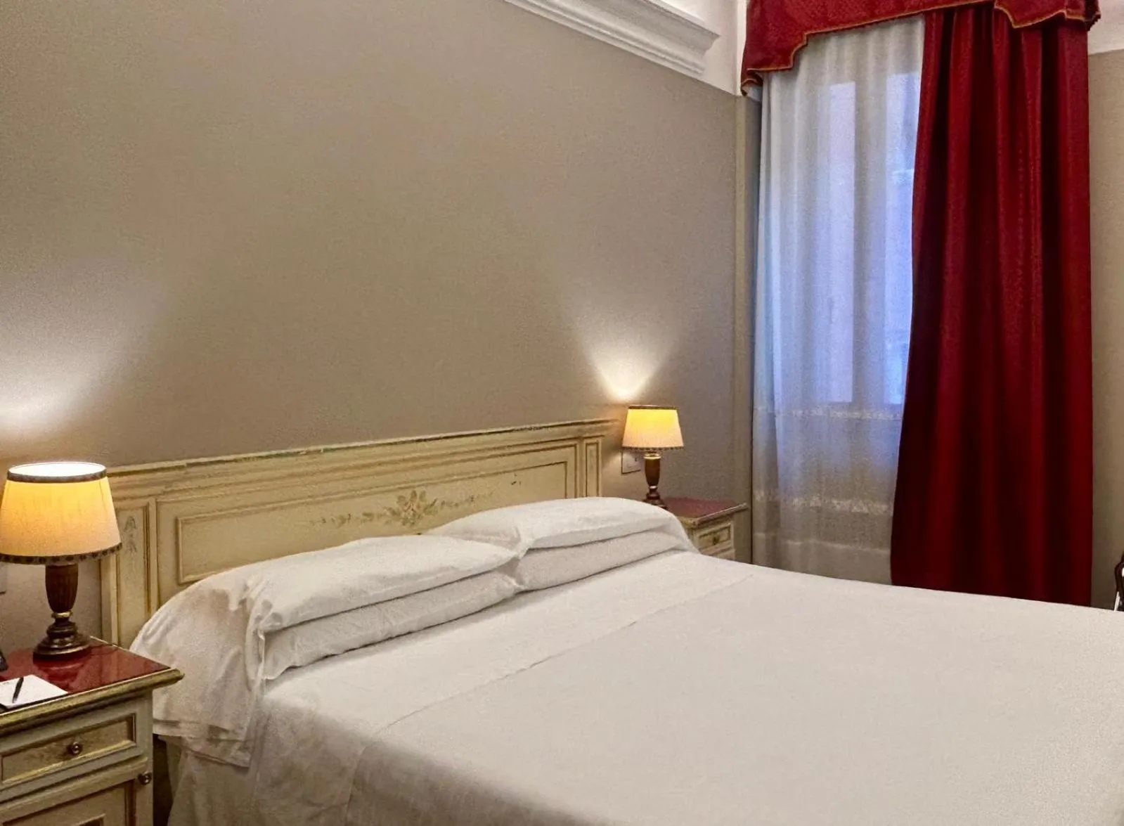 Bed in Albergo Cavalletto & Doge Orseolo