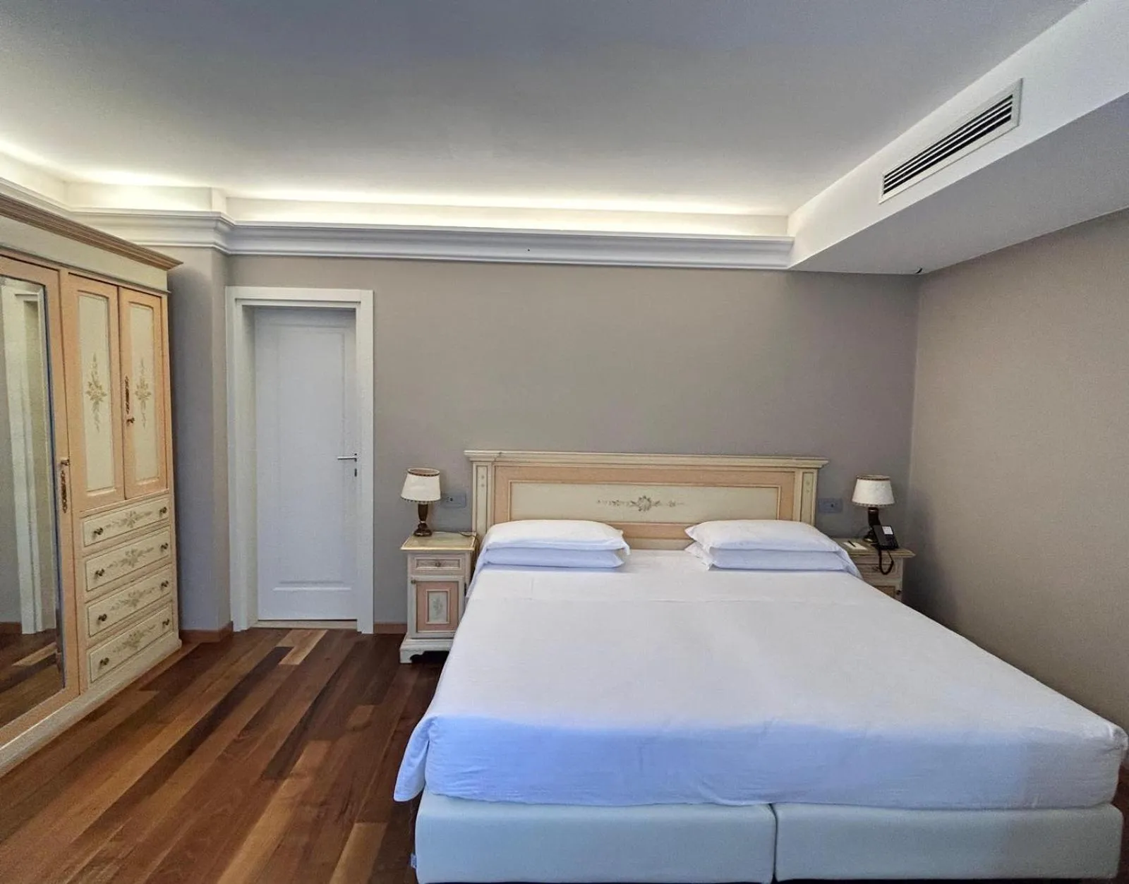 Bed in Albergo Cavalletto & Doge Orseolo