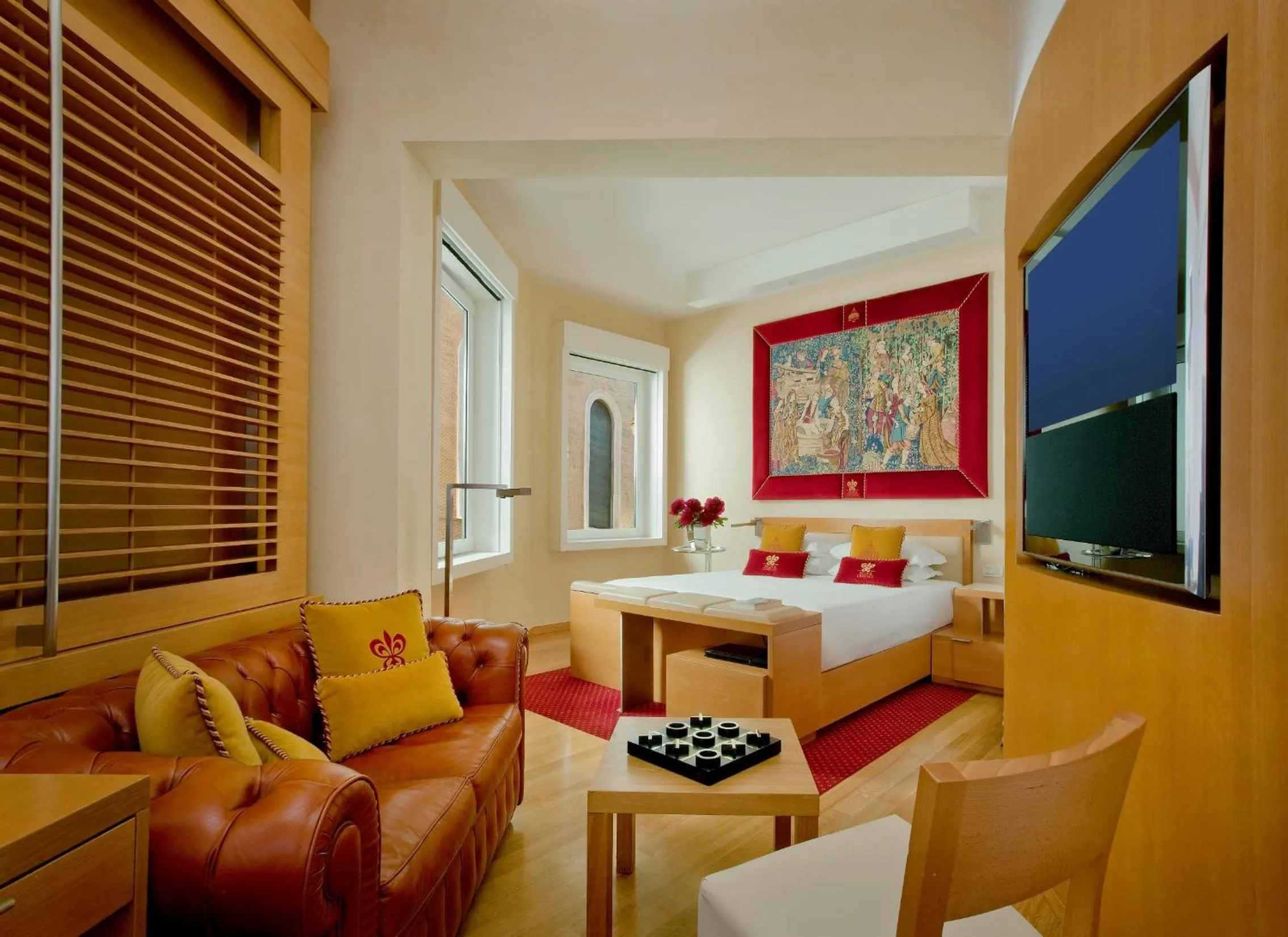 Bed in Hotel Raphaël - Relais & Châteaux