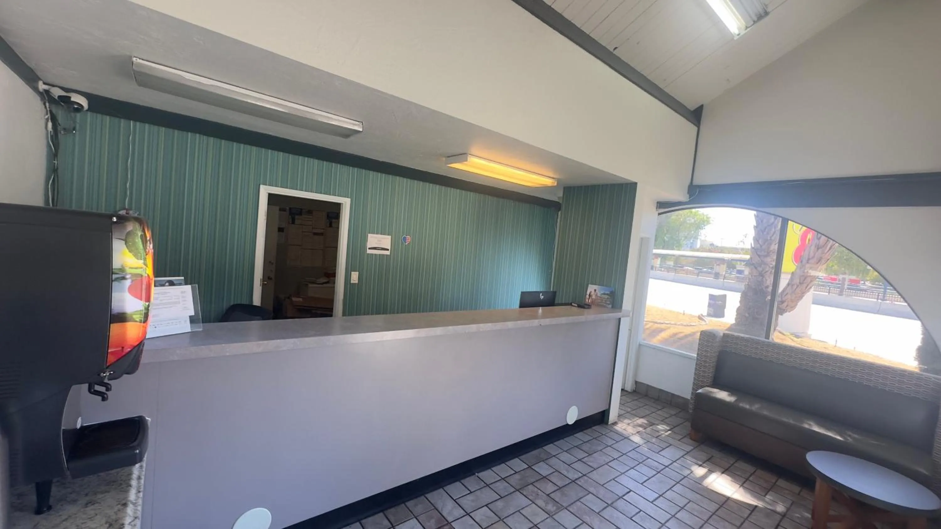 Lobby or reception in Super 8 by Wyndham San Jose Airport