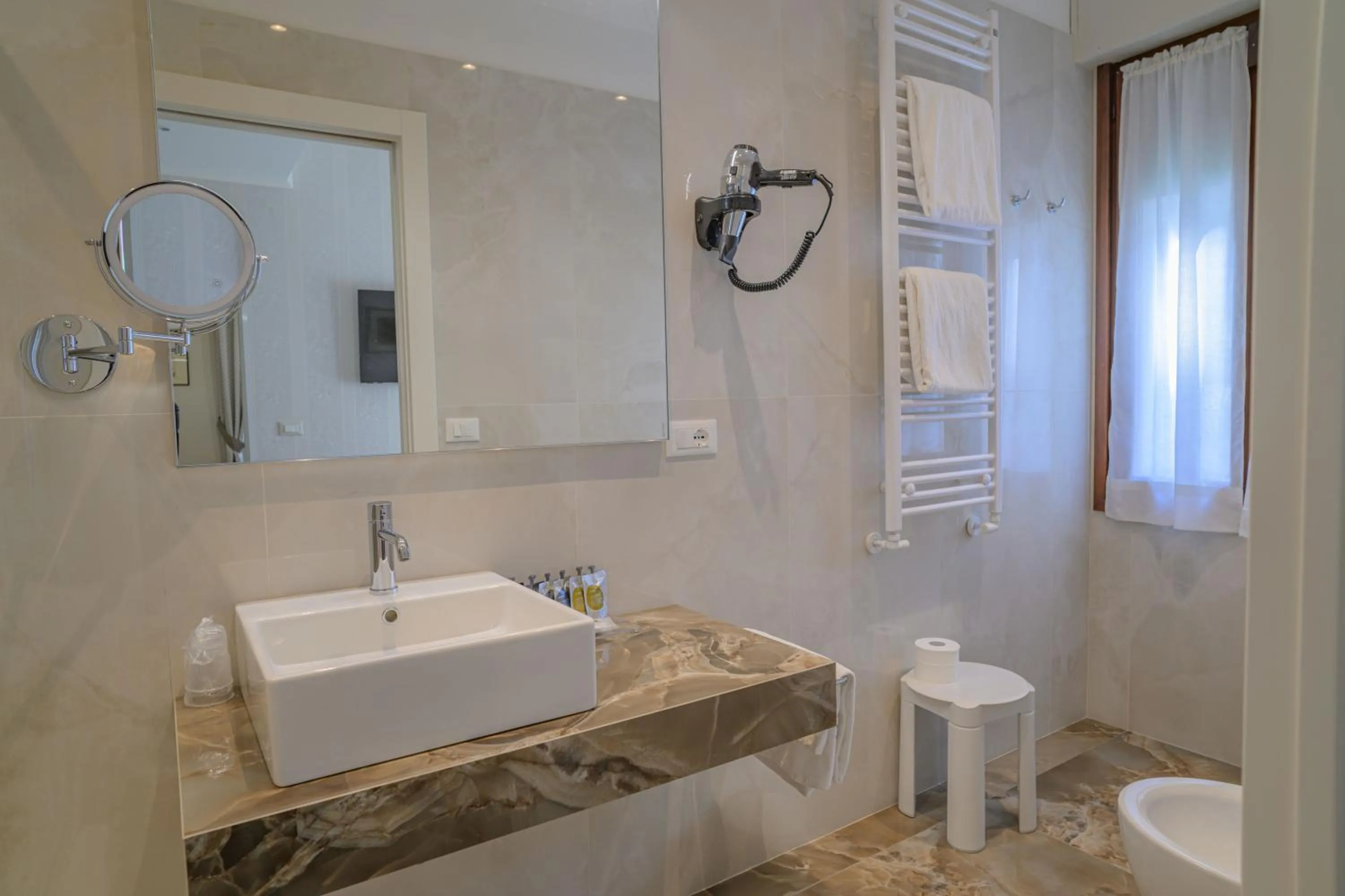 Shower in Hotel La Meridiana
