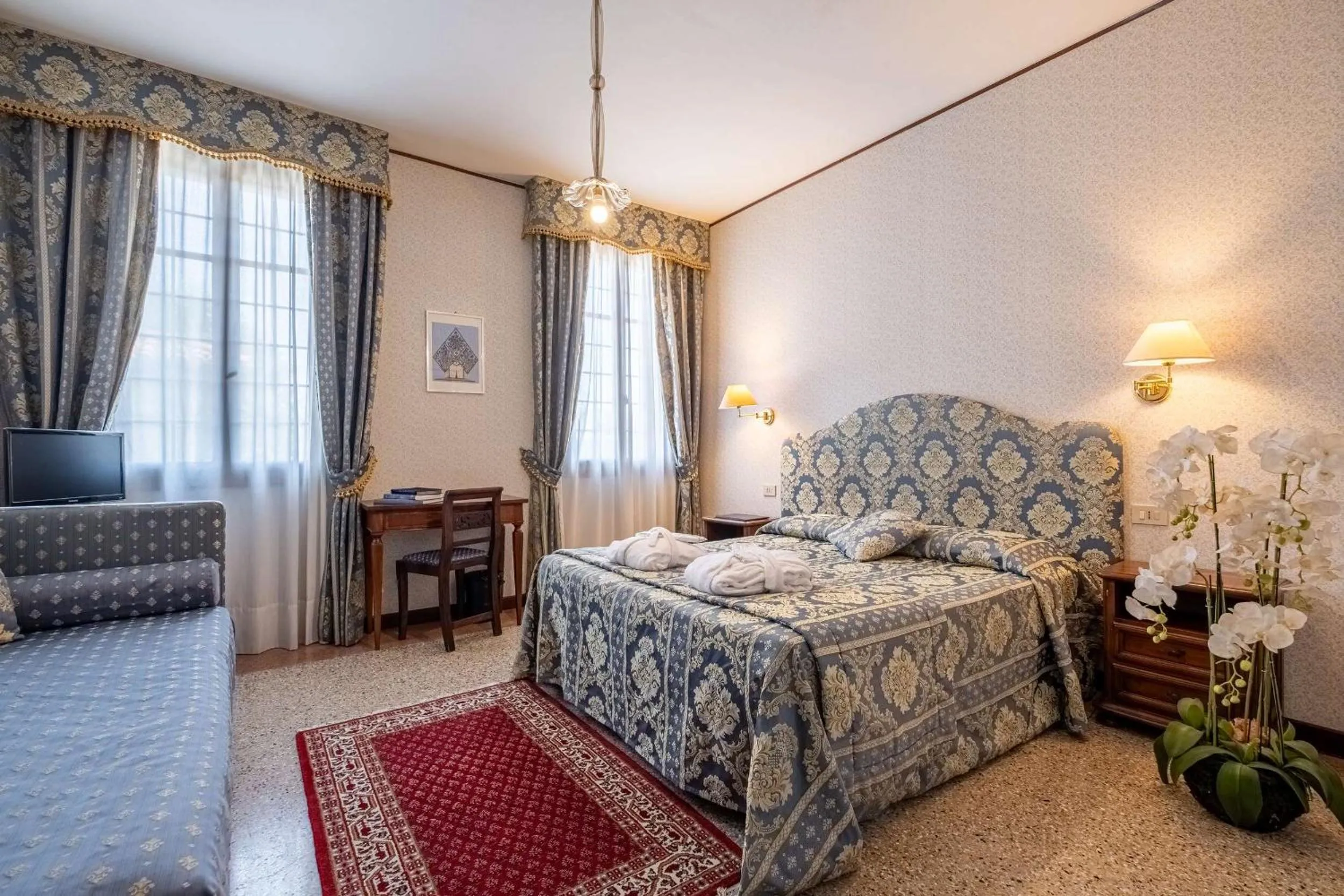 Bed in Hotel La Meridiana