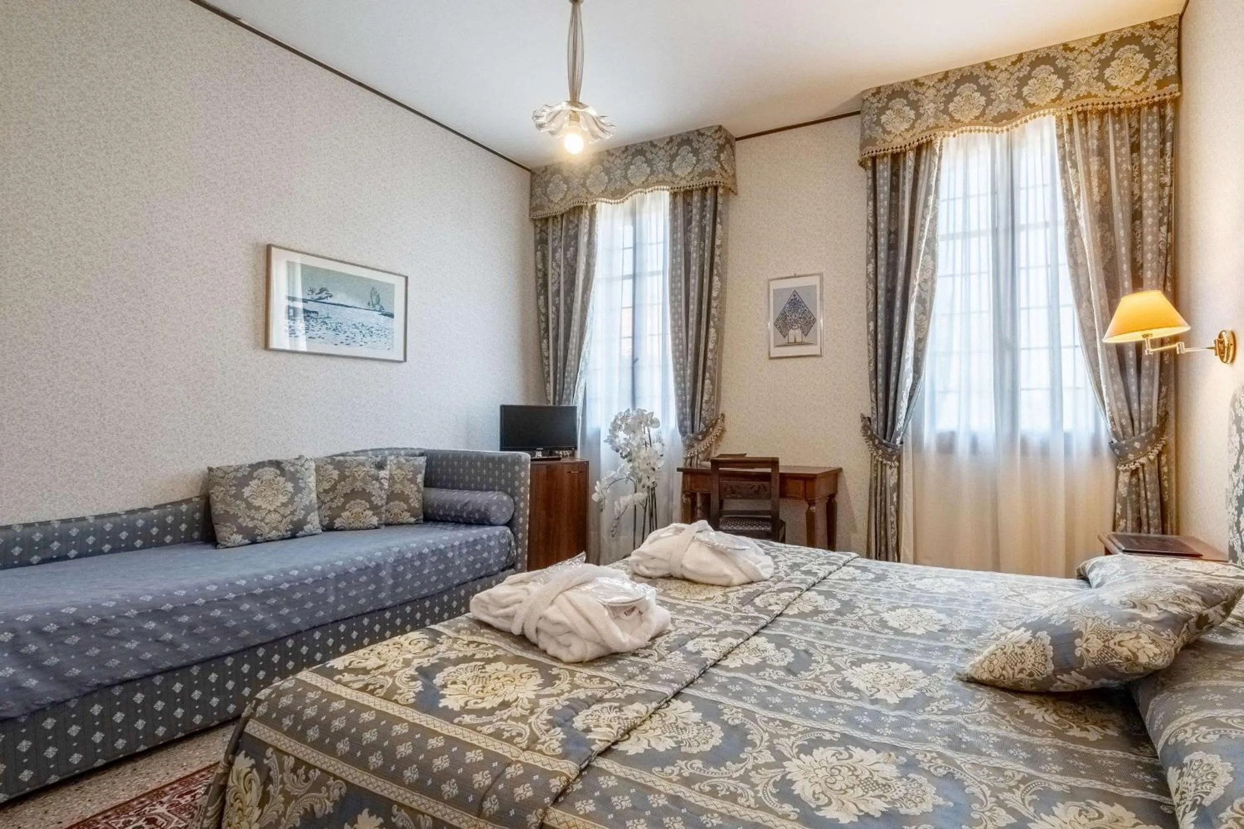 Bed in Hotel La Meridiana