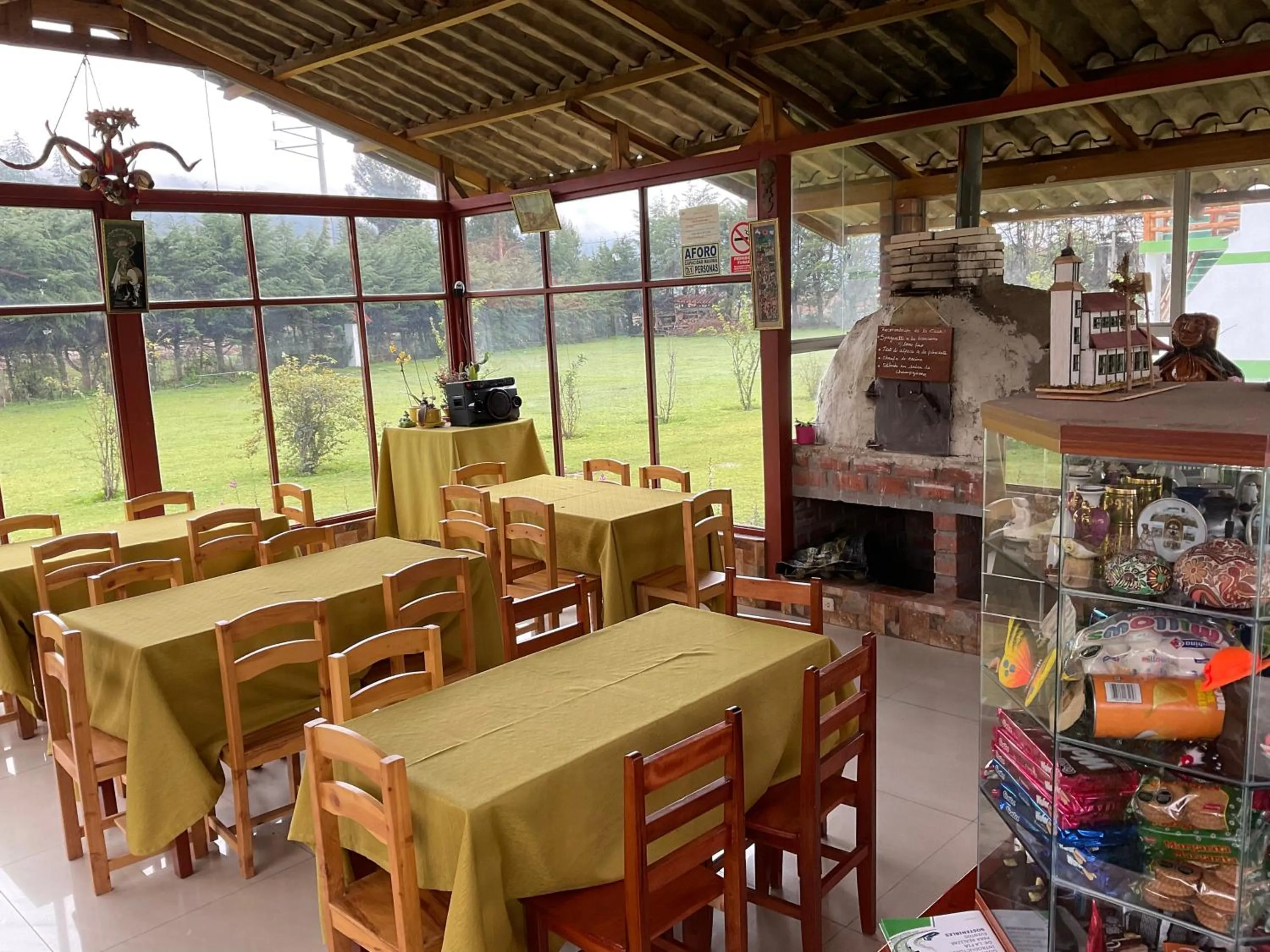 Restaurant/places to eat in RESORT ALAPA