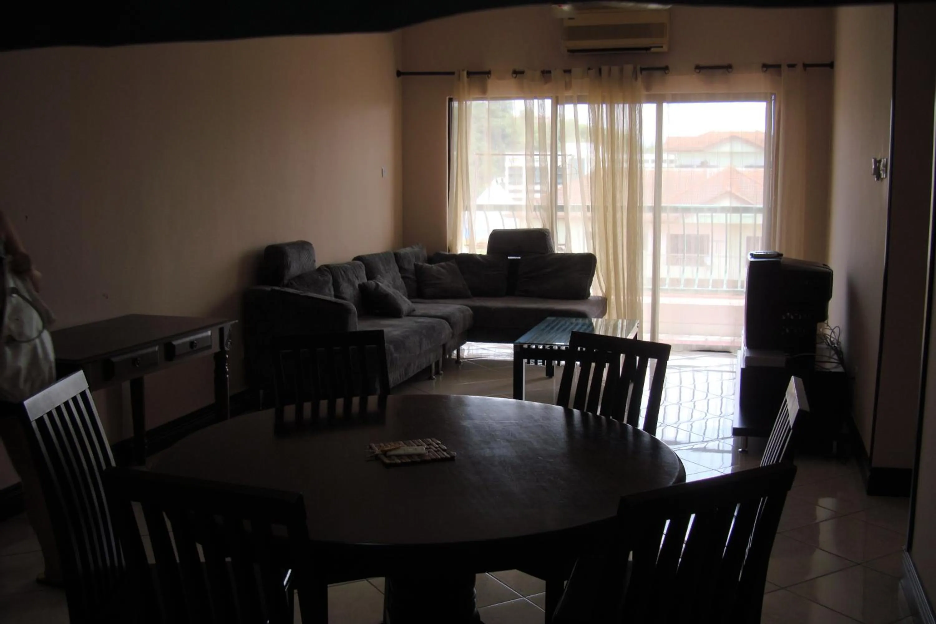 Restaurant/places to eat in Dorcas Service Apartment - Marina Court