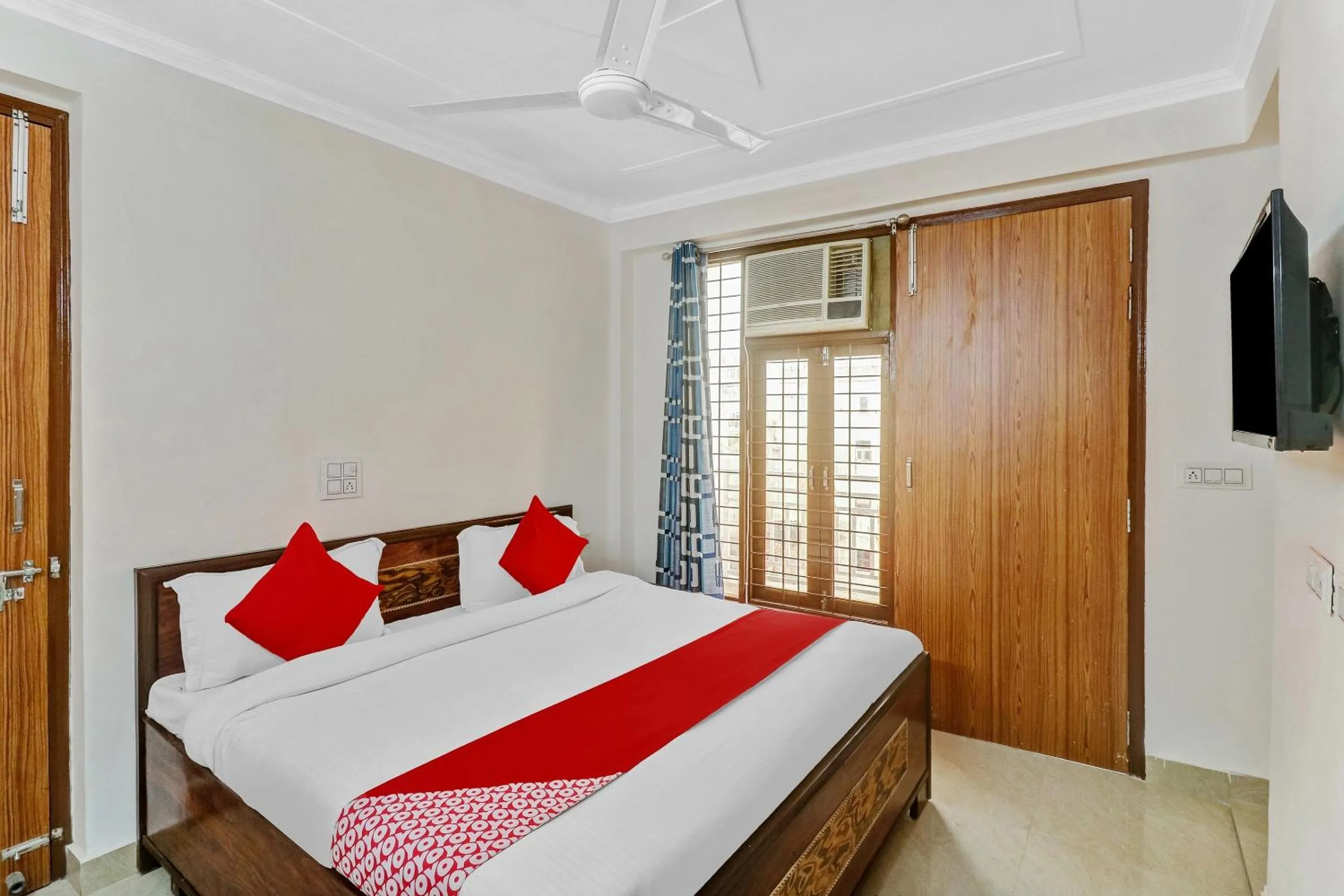 Facade/entrance, Bed in Hotel O South Plaza